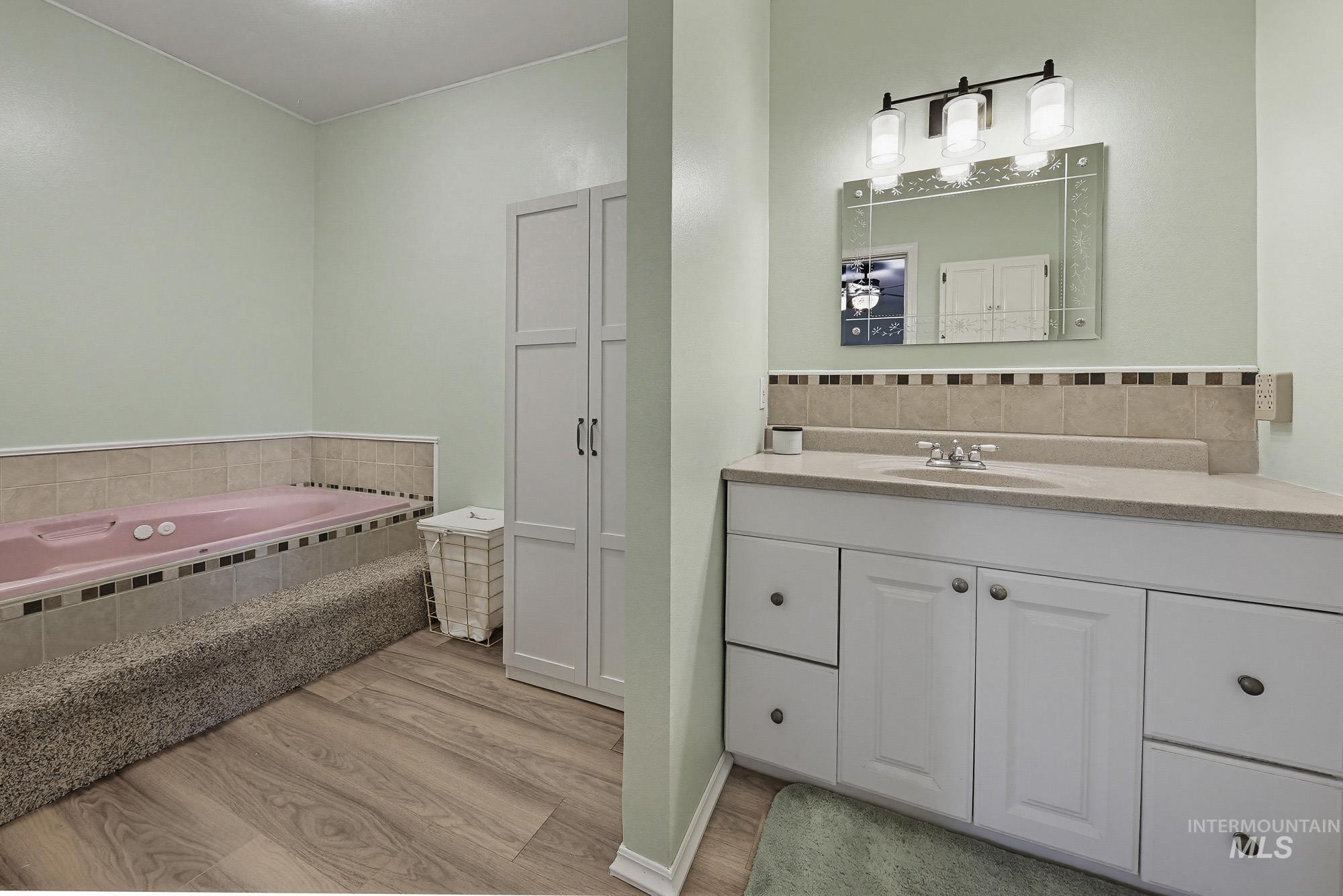 1995 N Wilmington Dr, Boise, Idaho 83704, 4 Bedrooms, 3 Bathrooms, Residential For Sale, Price $450,000,MLS 98980499