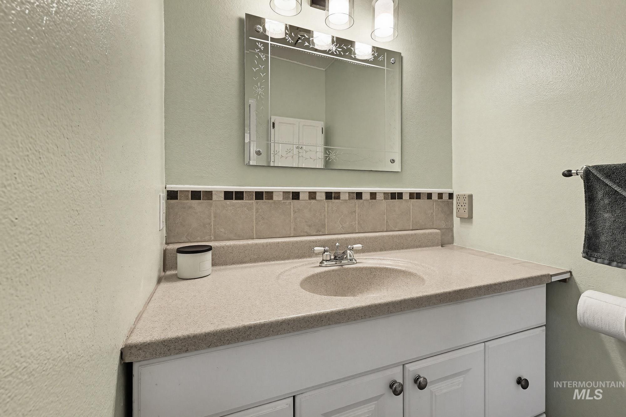 1995 N Wilmington Dr, Boise, Idaho 83704, 4 Bedrooms, 3 Bathrooms, Residential For Sale, Price $450,000,MLS 98980499