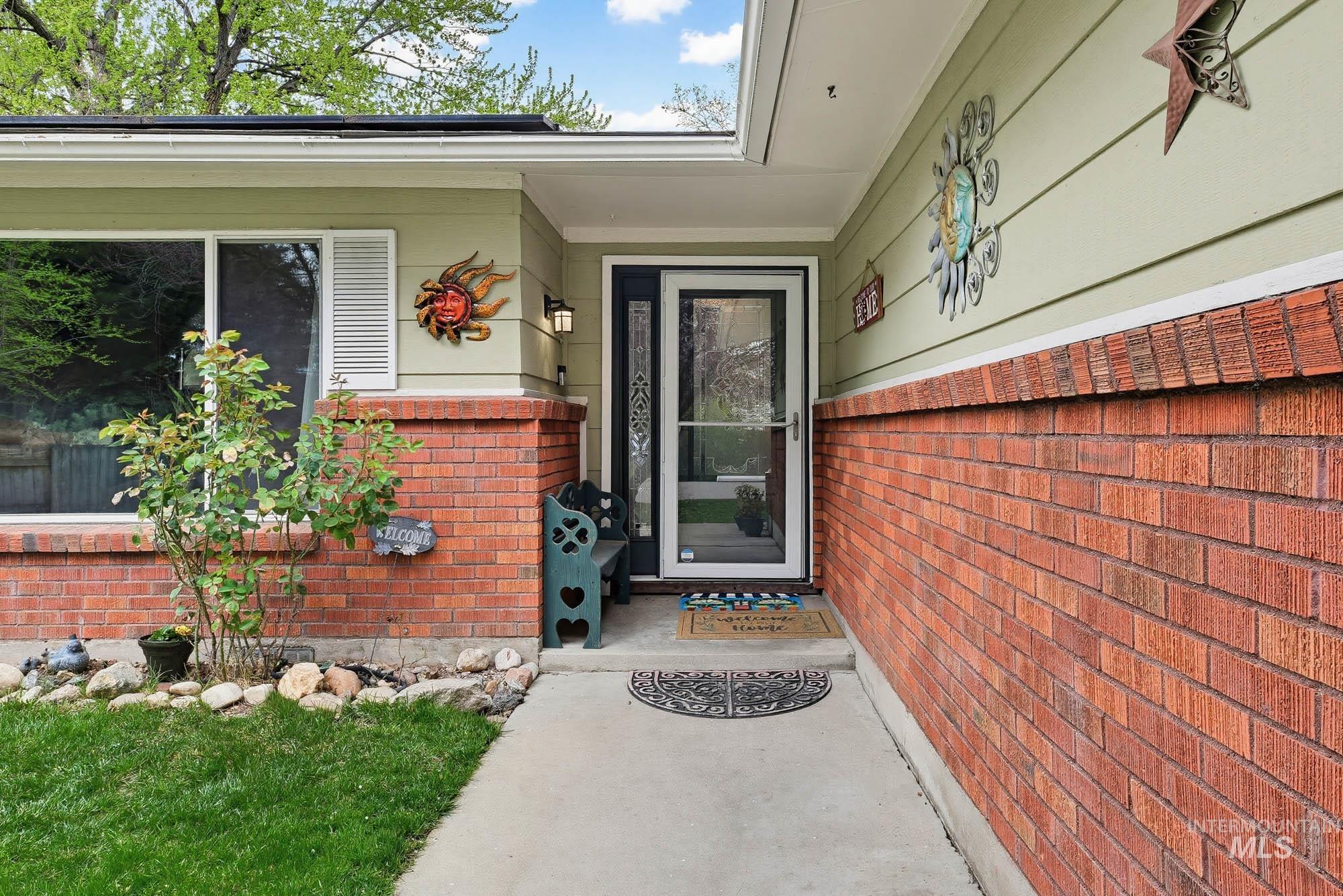 1995 N Wilmington Dr, Boise, Idaho 83704, 4 Bedrooms, 3 Bathrooms, Residential For Sale, Price $450,000,MLS 98980499