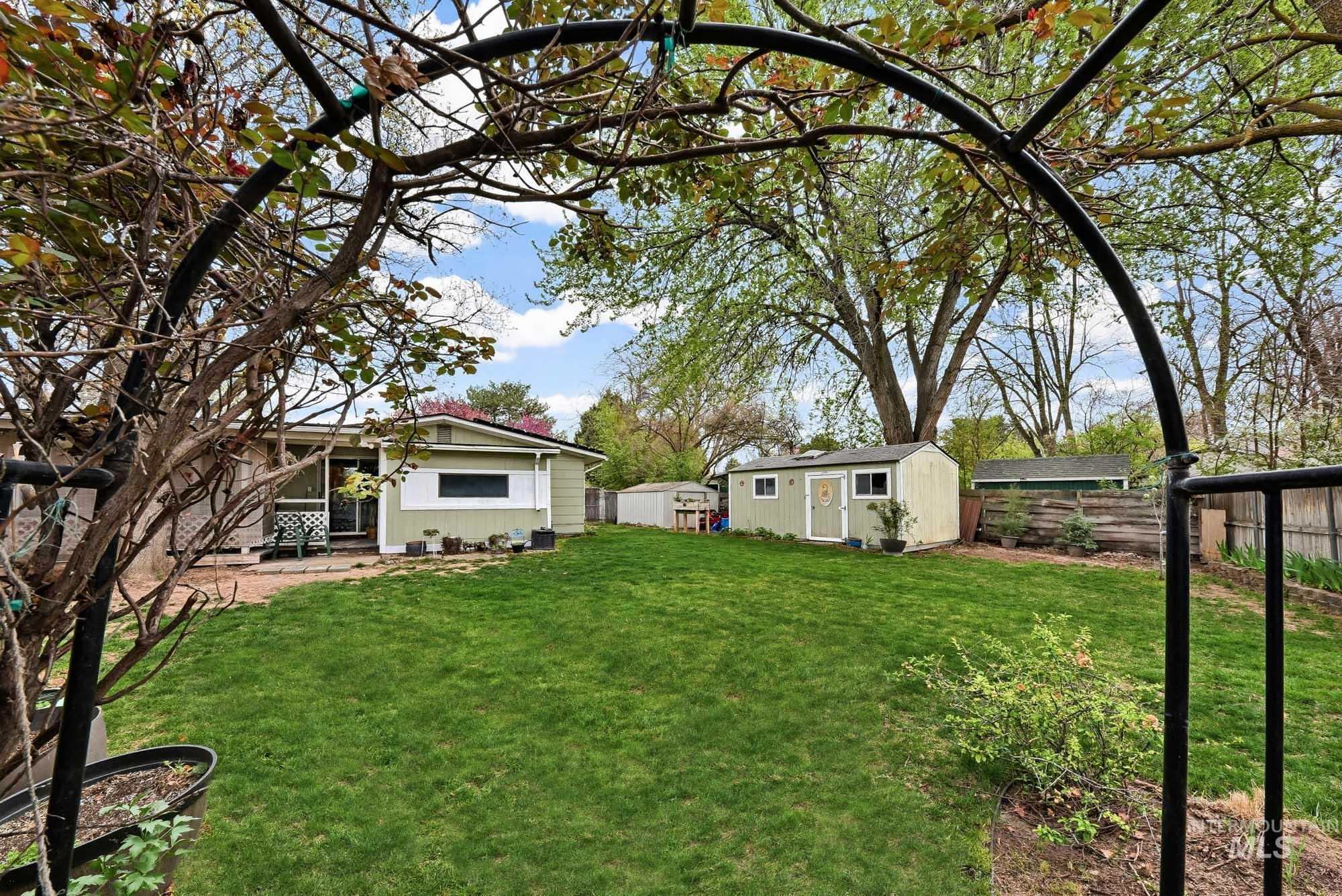 1995 N Wilmington Dr, Boise, Idaho 83704, 4 Bedrooms, 3 Bathrooms, Residential For Sale, Price $450,000,MLS 98980499