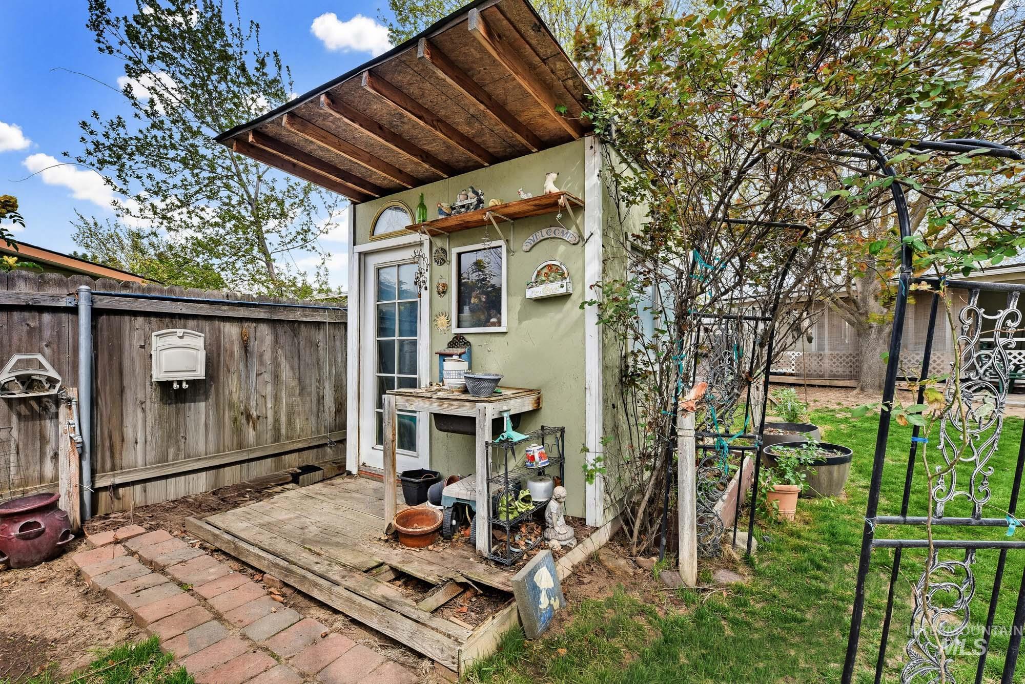 1995 N Wilmington Dr, Boise, Idaho 83704, 4 Bedrooms, 3 Bathrooms, Residential For Sale, Price $450,000,MLS 98980499