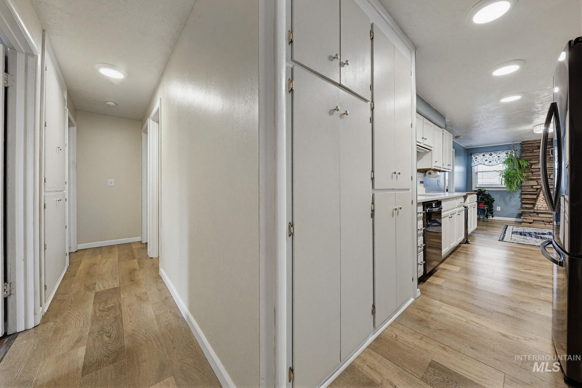 1995 N Wilmington Dr, Boise, Idaho 83704, 4 Bedrooms, 3 Bathrooms, Residential For Sale, Price $450,000,MLS 98980499