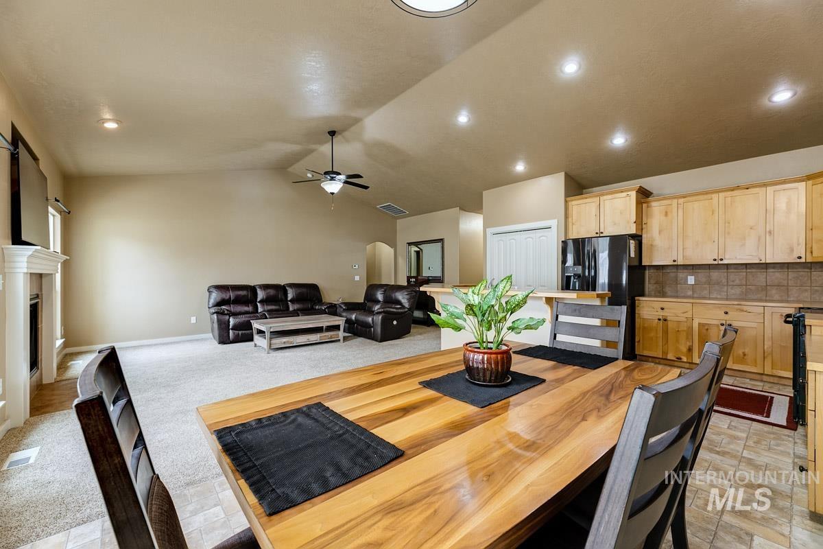 2512 N Tweedbrook Avenue, Meridian, Idaho 83646, 3 Bedrooms, 2 Bathrooms, Residential For Sale, Price $445,000,MLS 98980500