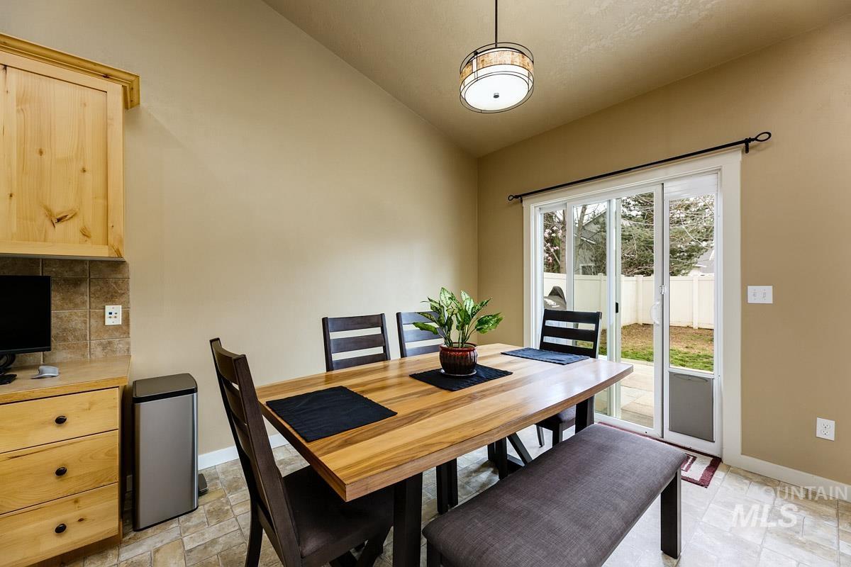 2512 N Tweedbrook Avenue, Meridian, Idaho 83646, 3 Bedrooms, 2 Bathrooms, Residential For Sale, Price $445,000,MLS 98980500