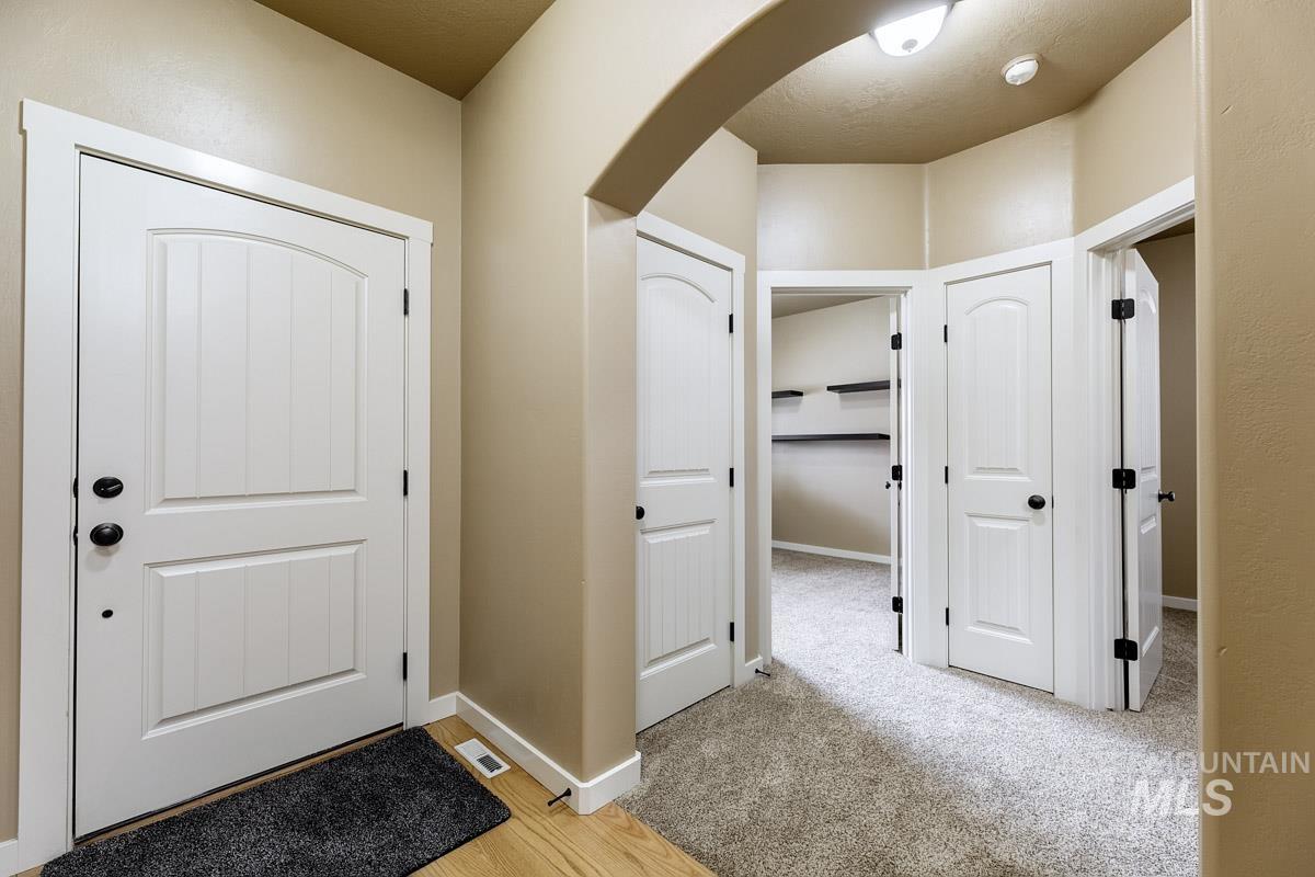 2512 N Tweedbrook Avenue, Meridian, Idaho 83646, 3 Bedrooms, 2 Bathrooms, Residential For Sale, Price $445,000,MLS 98980500