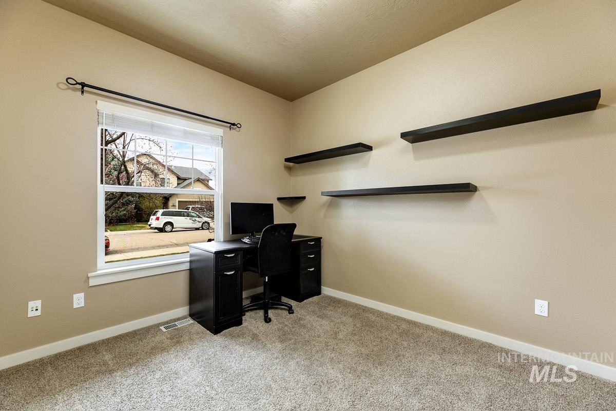 2512 N Tweedbrook Avenue, Meridian, Idaho 83646, 3 Bedrooms, 2 Bathrooms, Residential For Sale, Price $445,000,MLS 98980500