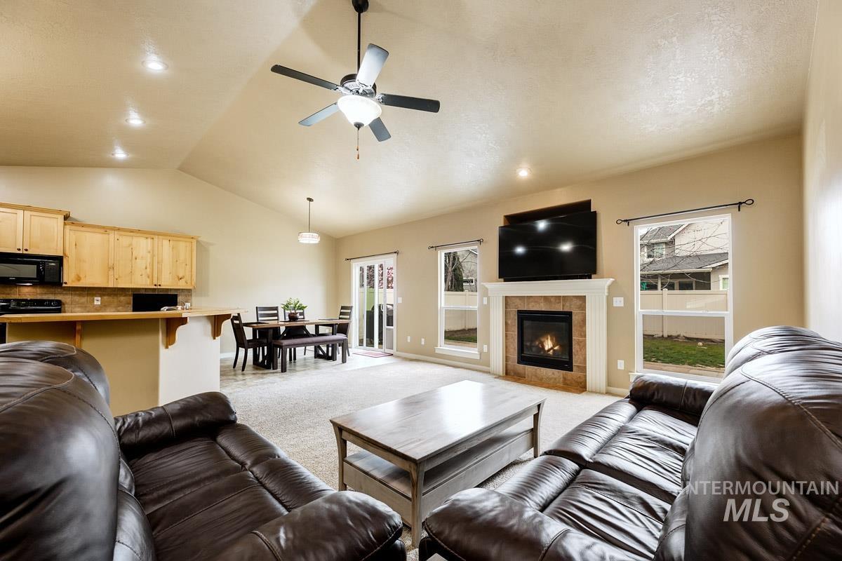 2512 N Tweedbrook Avenue, Meridian, Idaho 83646, 3 Bedrooms, 2 Bathrooms, Residential For Sale, Price $445,000,MLS 98980500