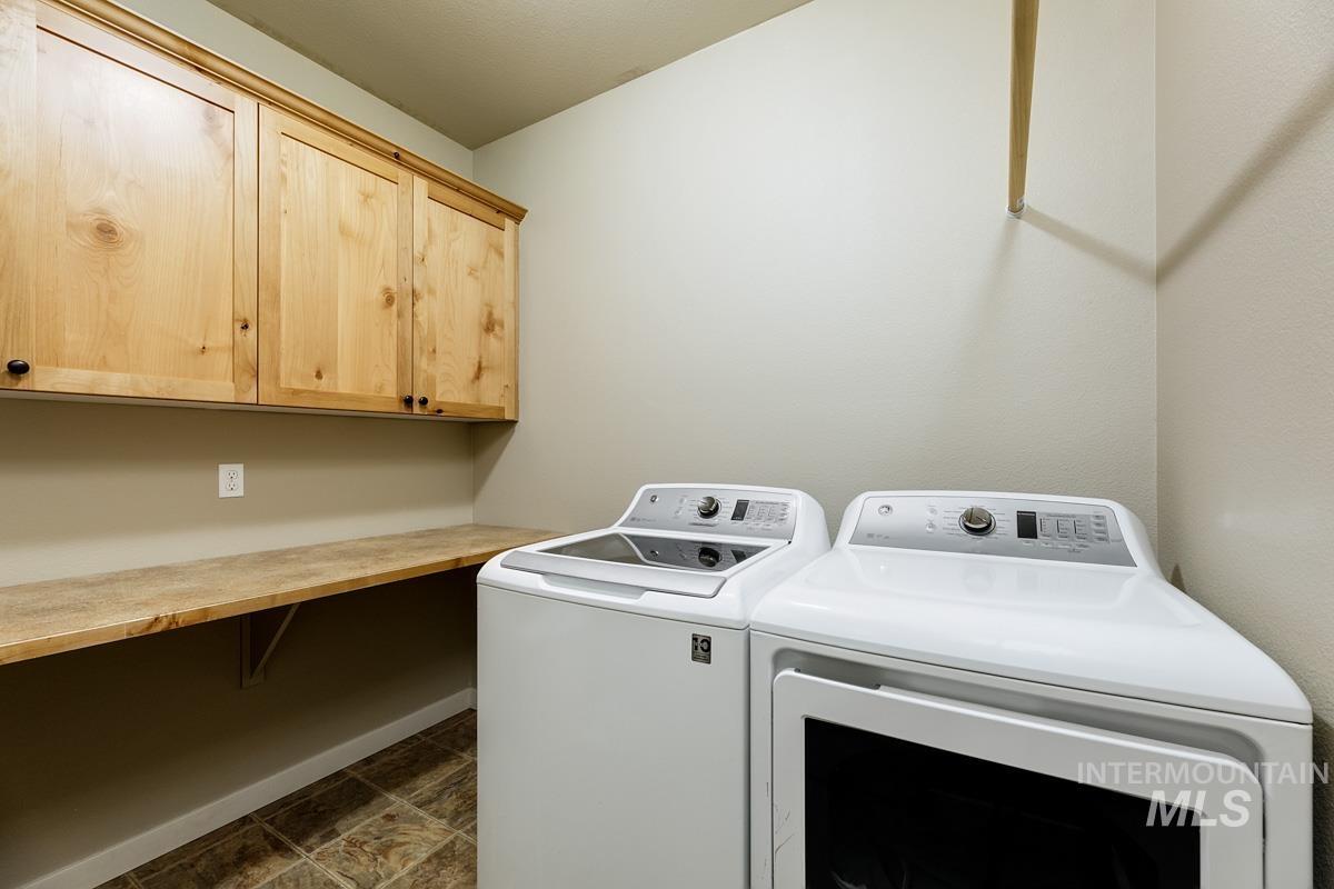 2512 N Tweedbrook Avenue, Meridian, Idaho 83646, 3 Bedrooms, 2 Bathrooms, Residential For Sale, Price $445,000,MLS 98980500