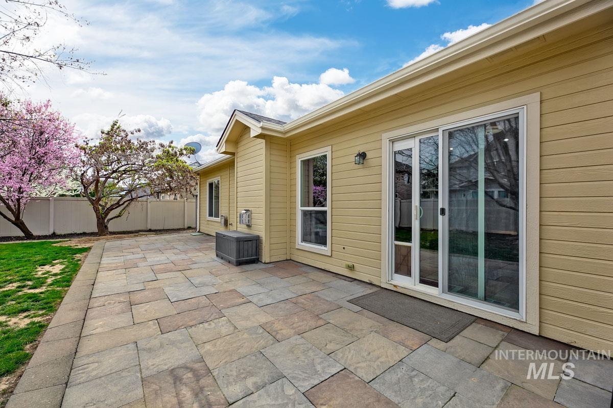 2512 N Tweedbrook Avenue, Meridian, Idaho 83646, 3 Bedrooms, 2 Bathrooms, Residential For Sale, Price $445,000,MLS 98980500