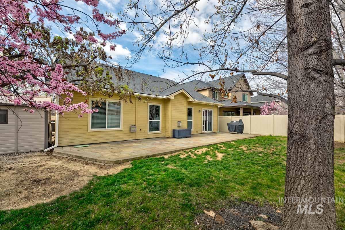 2512 N Tweedbrook Avenue, Meridian, Idaho 83646, 3 Bedrooms, 2 Bathrooms, Residential For Sale, Price $445,000,MLS 98980500