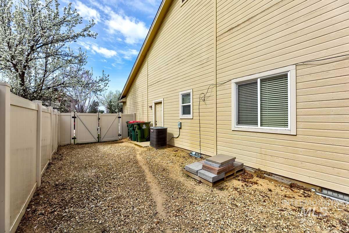 2512 N Tweedbrook Avenue, Meridian, Idaho 83646, 3 Bedrooms, 2 Bathrooms, Residential For Sale, Price $445,000,MLS 98980500