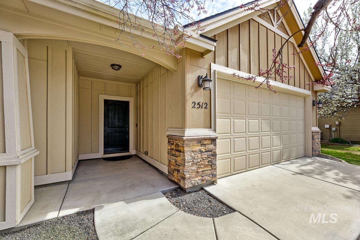 2512 N Tweedbrook Avenue, Meridian, Idaho 83646, 3 Bedrooms, 2 Bathrooms, Residential For Sale, Price $445,000,MLS 98980500