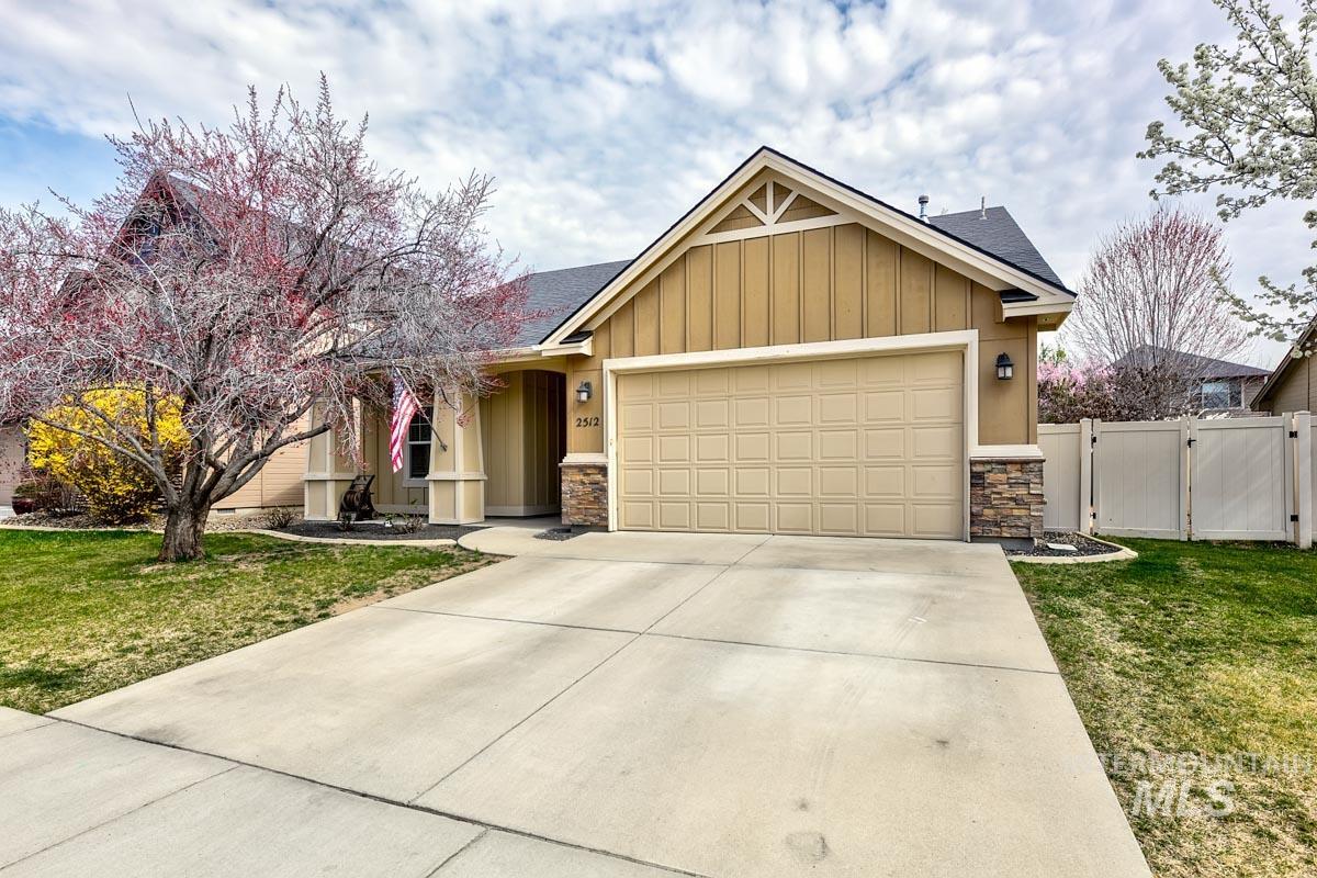 2512 N Tweedbrook Avenue, Meridian, Idaho 83646, 3 Bedrooms, 2 Bathrooms, Residential For Sale, Price $445,000,MLS 98980500