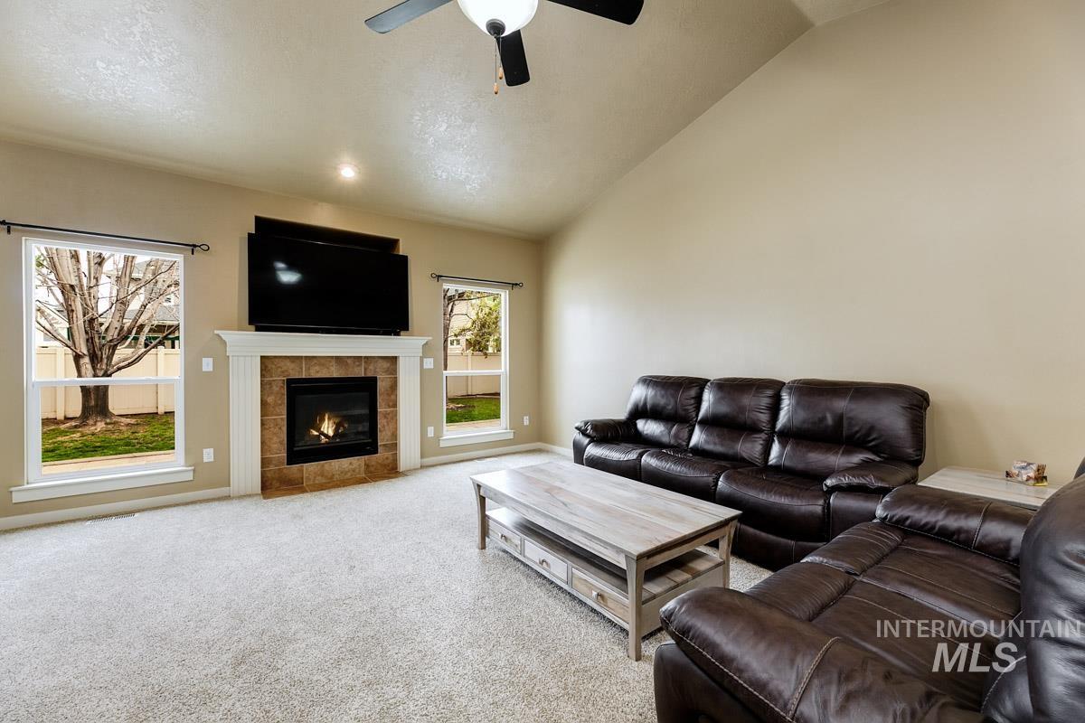 2512 N Tweedbrook Avenue, Meridian, Idaho 83646, 3 Bedrooms, 2 Bathrooms, Residential For Sale, Price $445,000,MLS 98980500