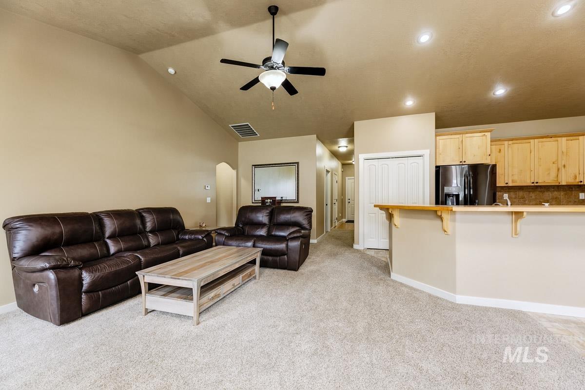 2512 N Tweedbrook Avenue, Meridian, Idaho 83646, 3 Bedrooms, 2 Bathrooms, Residential For Sale, Price $445,000,MLS 98980500