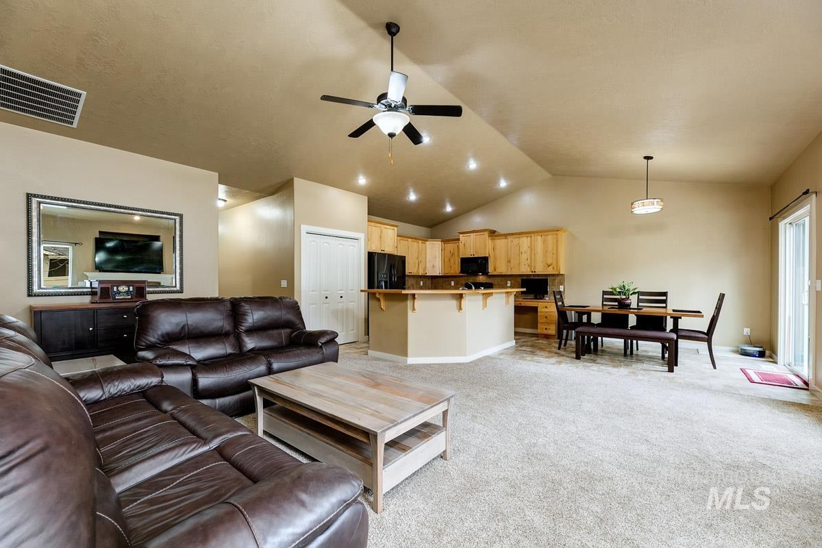 2512 N Tweedbrook Avenue, Meridian, Idaho 83646, 3 Bedrooms, 2 Bathrooms, Residential For Sale, Price $445,000,MLS 98980500