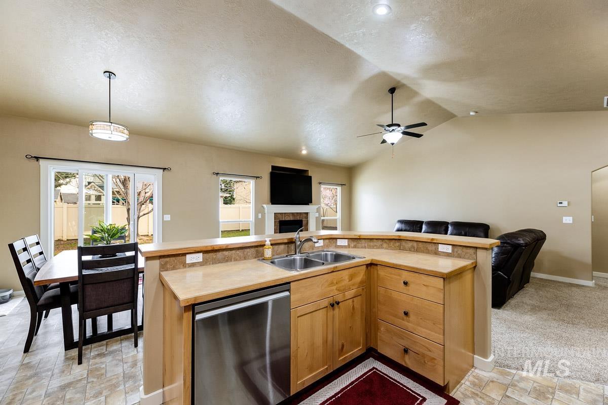 2512 N Tweedbrook Avenue, Meridian, Idaho 83646, 3 Bedrooms, 2 Bathrooms, Residential For Sale, Price $445,000,MLS 98980500