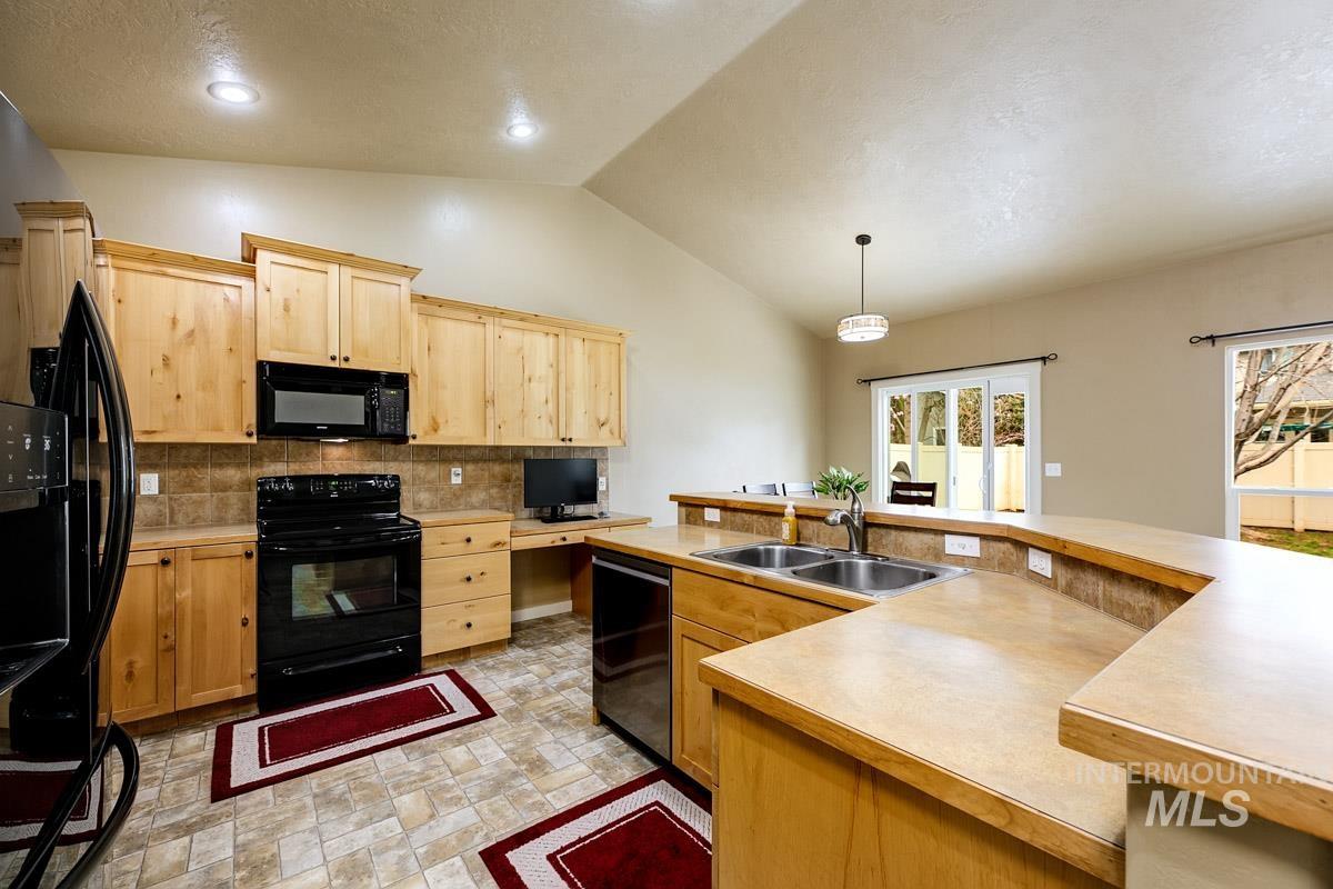 2512 N Tweedbrook Avenue, Meridian, Idaho 83646, 3 Bedrooms, 2 Bathrooms, Residential For Sale, Price $445,000,MLS 98980500