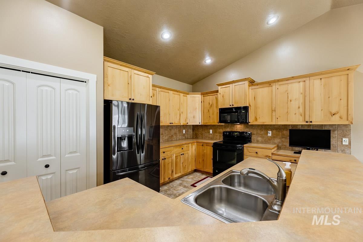 2512 N Tweedbrook Avenue, Meridian, Idaho 83646, 3 Bedrooms, 2 Bathrooms, Residential For Sale, Price $445,000,MLS 98980500