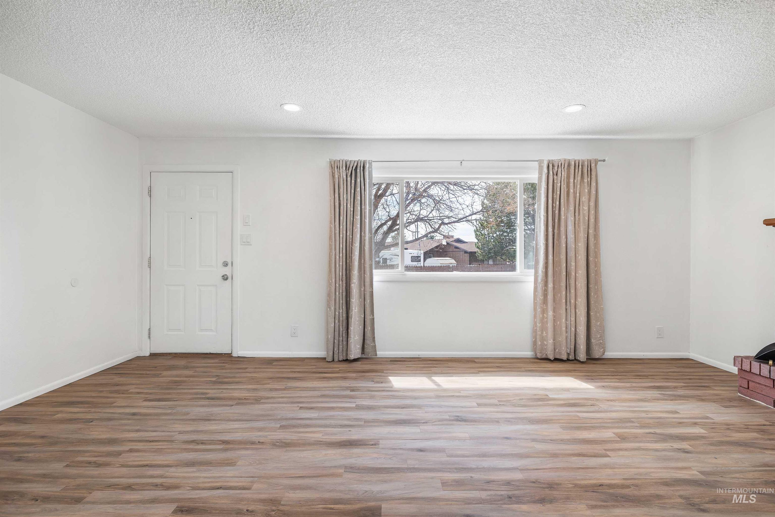 1088 Trotter Dr, Twin Falls, Idaho 83301-6966, 3 Bedrooms, 2 Bathrooms, Residential Income For Sale, Price $420,000,MLS 98980503