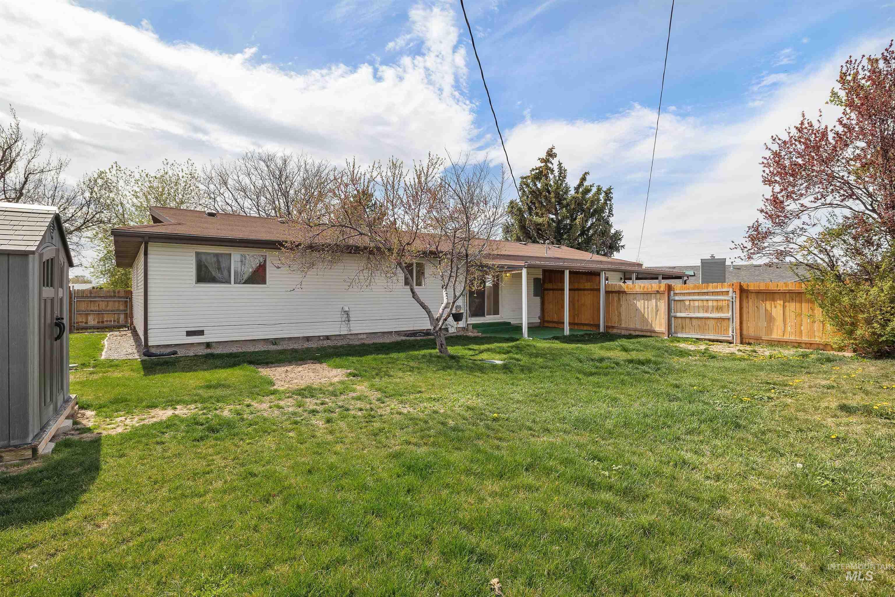 1088 Trotter Dr, Twin Falls, Idaho 83301-6966, 3 Bedrooms, 2 Bathrooms, Residential Income For Sale, Price $420,000,MLS 98980503