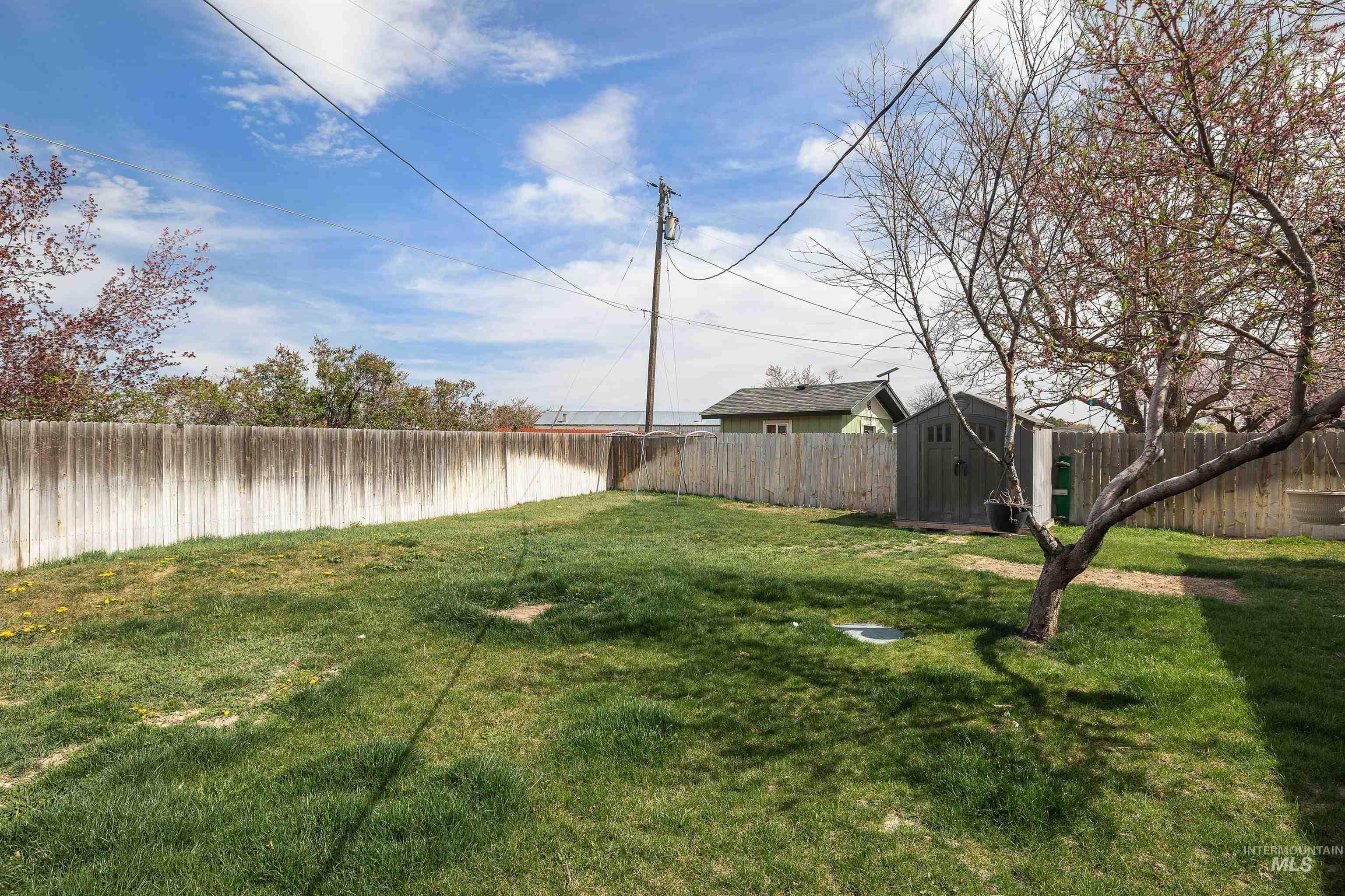 1088 Trotter Dr, Twin Falls, Idaho 83301-6966, 3 Bedrooms, 2 Bathrooms, Residential Income For Sale, Price $420,000,MLS 98980503