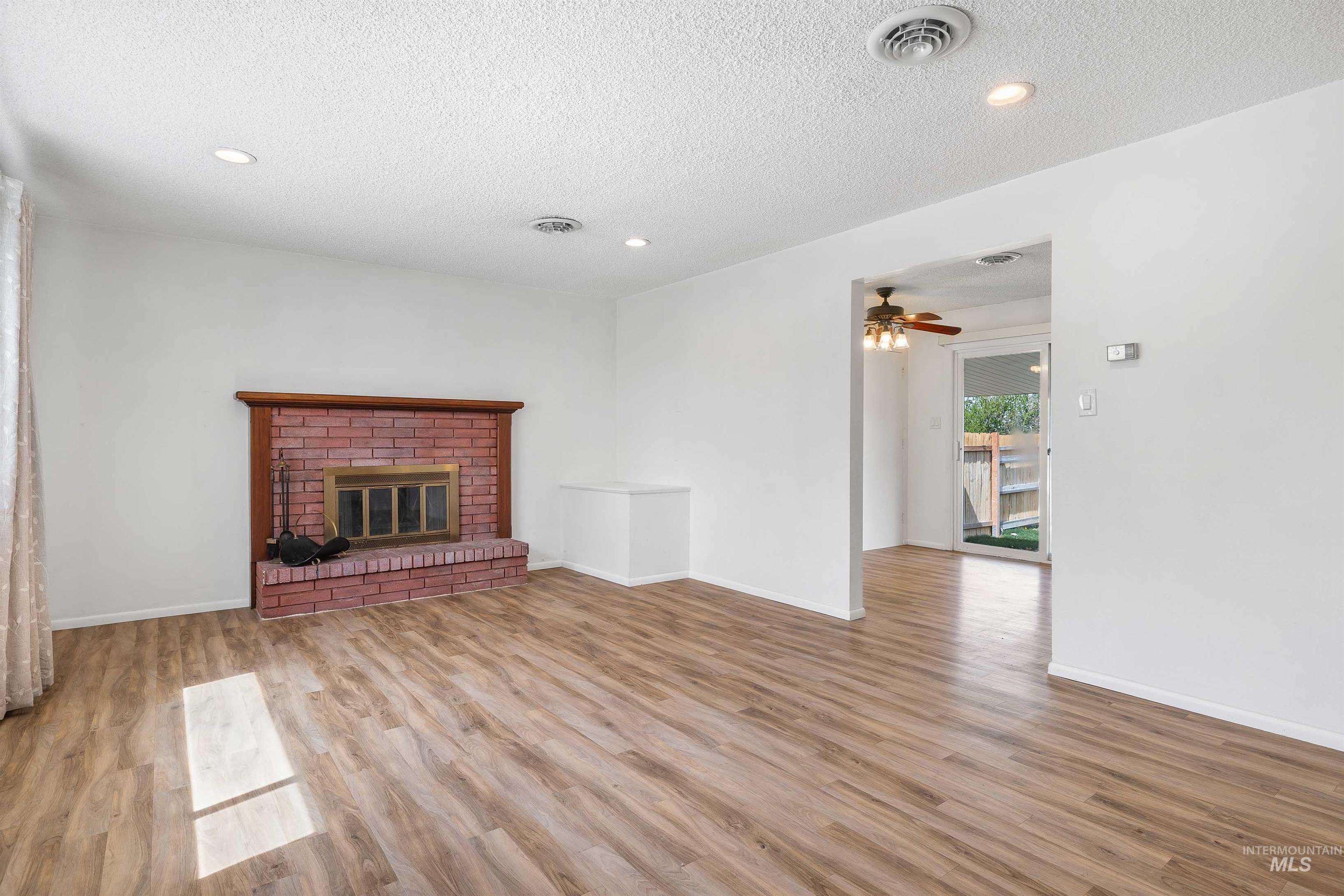 1088 Trotter Dr, Twin Falls, Idaho 83301-6966, 3 Bedrooms, 2 Bathrooms, Residential Income For Sale, Price $420,000,MLS 98980503