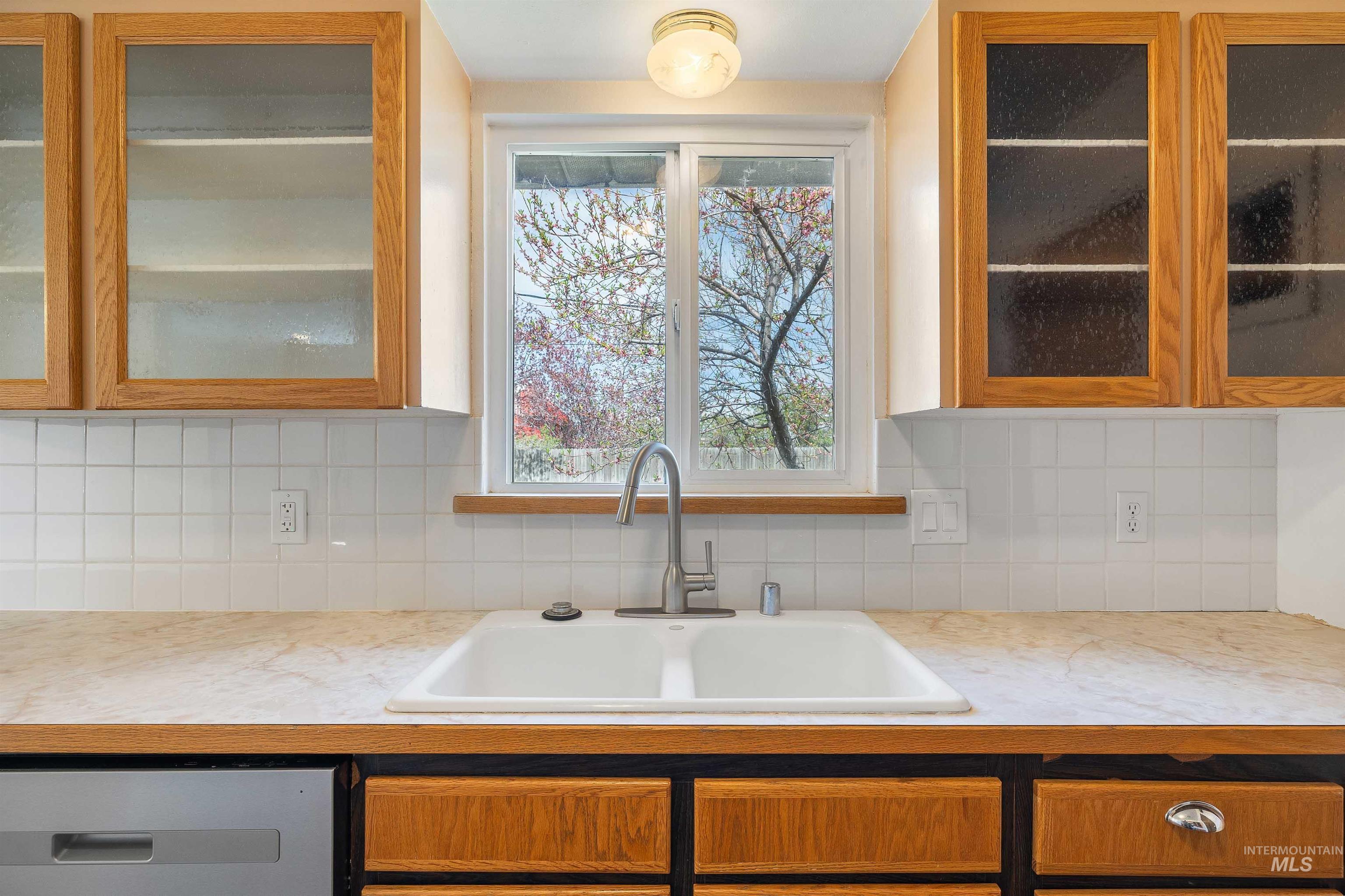 1088 Trotter Dr, Twin Falls, Idaho 83301-6966, 3 Bedrooms, 2 Bathrooms, Residential Income For Sale, Price $420,000,MLS 98980503