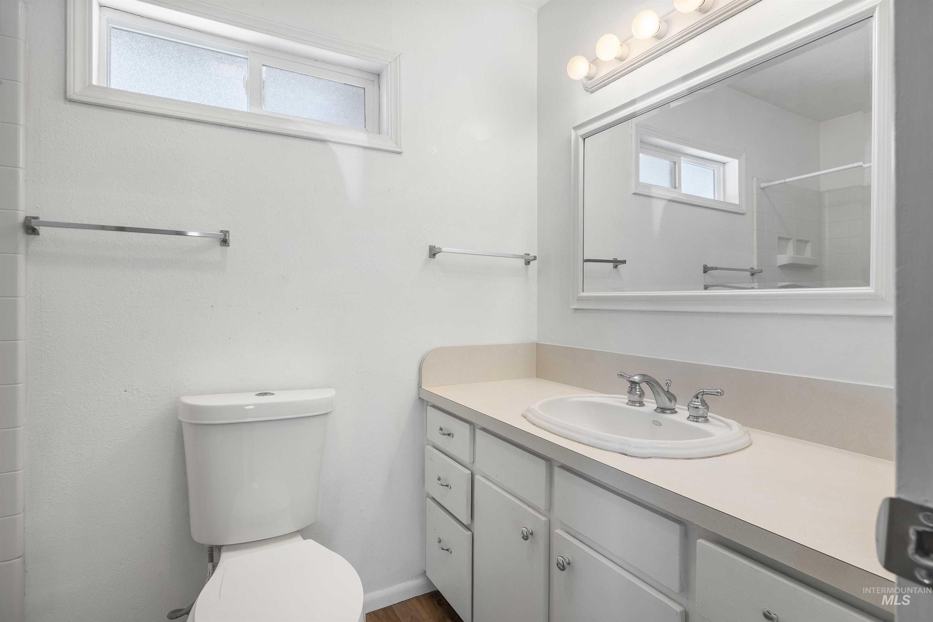 1088 Trotter Dr, Twin Falls, Idaho 83301-6966, 3 Bedrooms, 2 Bathrooms, Residential Income For Sale, Price $420,000,MLS 98980503