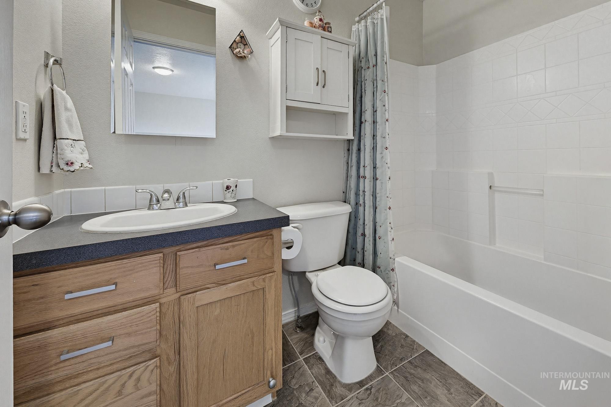 1244 N Pyrite Avenue, Kuna, Idaho 83634, 3 Bedrooms, 2 Bathrooms, Residential For Sale, Price $379,900,MLS 98980504