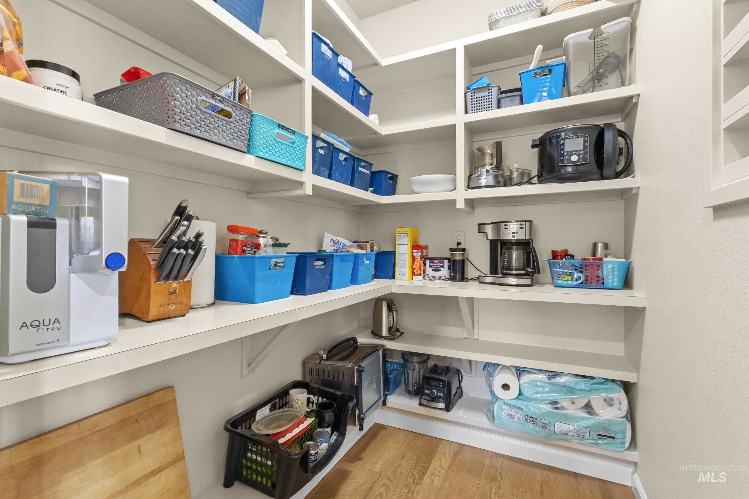 815 W Arnaz, Meridian, Idaho 83646, 5 Bedrooms, 2.5 Bathrooms, Residential For Sale, Price $749,000, 98980506