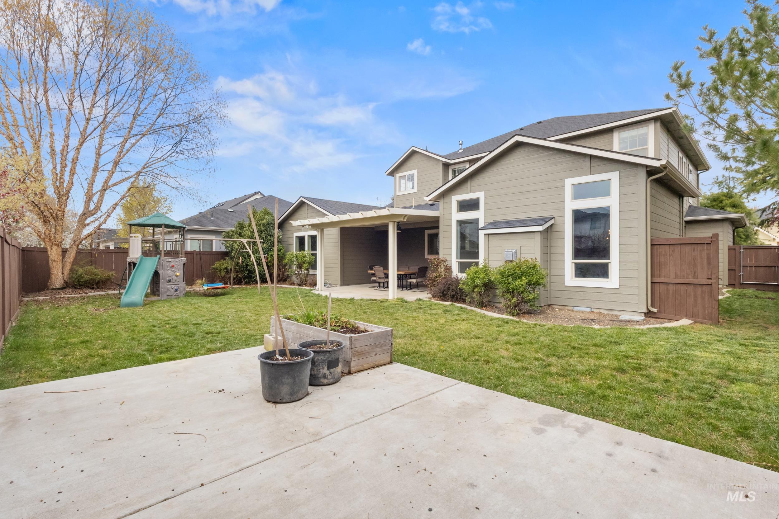 815 W Arnaz, Meridian, Idaho 83646, 5 Bedrooms, 2.5 Bathrooms, Residential For Sale, Price $749,000, 98980506