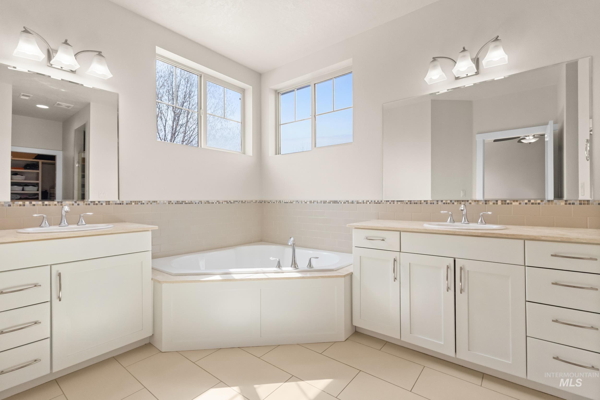 815 W Arnaz, Meridian, Idaho 83646, 5 Bedrooms, 2.5 Bathrooms, Residential For Sale, Price $749,000, 98980506