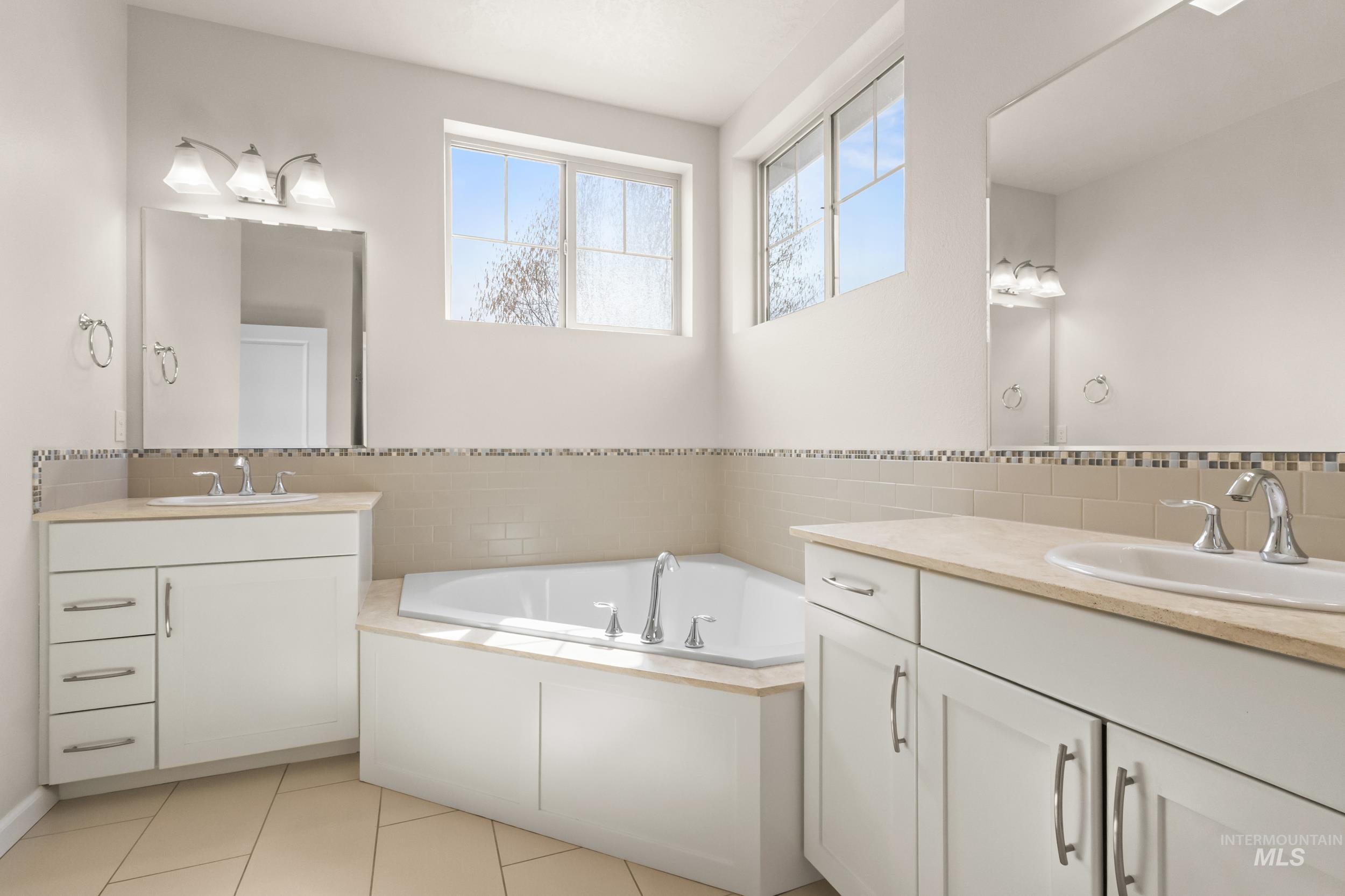 815 W Arnaz, Meridian, Idaho 83646, 5 Bedrooms, 2.5 Bathrooms, Residential For Sale, Price $749,000, 98980506