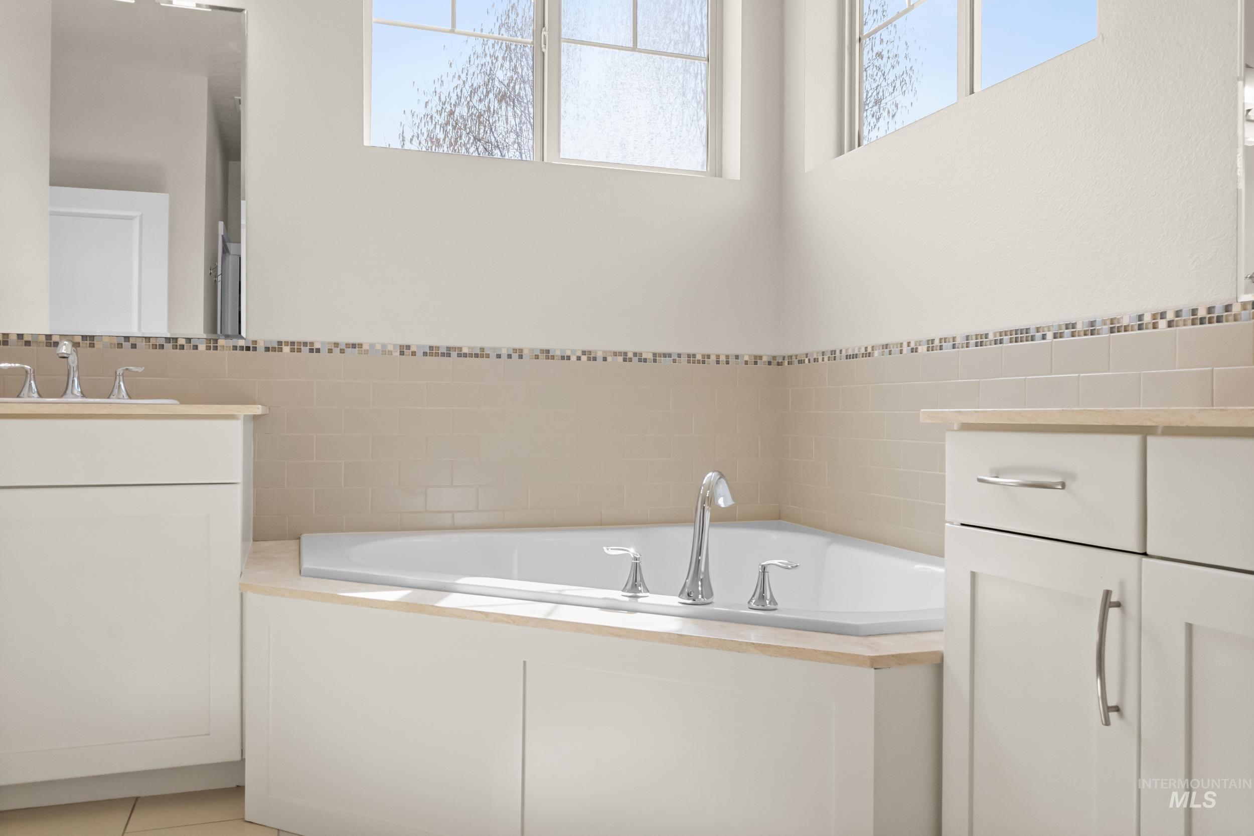 815 W Arnaz, Meridian, Idaho 83646, 5 Bedrooms, 2.5 Bathrooms, Residential For Sale, Price $749,000, 98980506