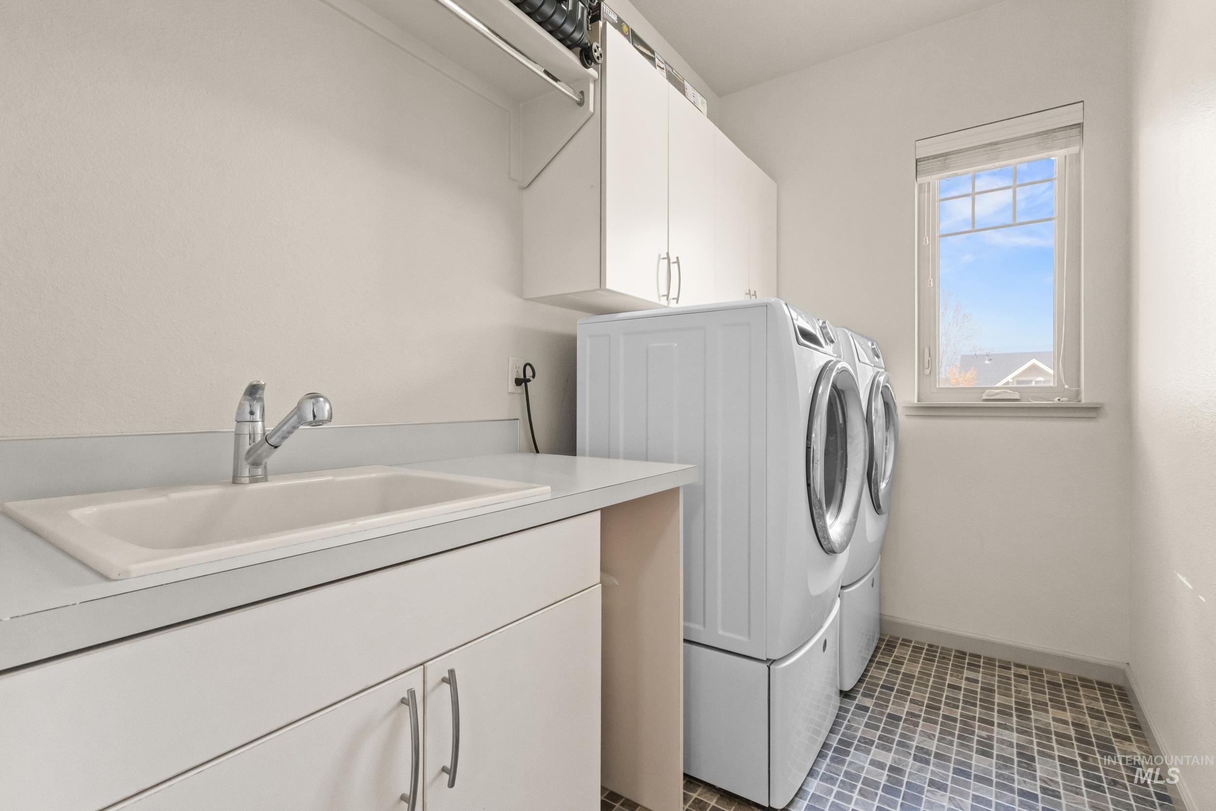 815 W Arnaz, Meridian, Idaho 83646, 5 Bedrooms, 2.5 Bathrooms, Residential For Sale, Price $749,000, 98980506