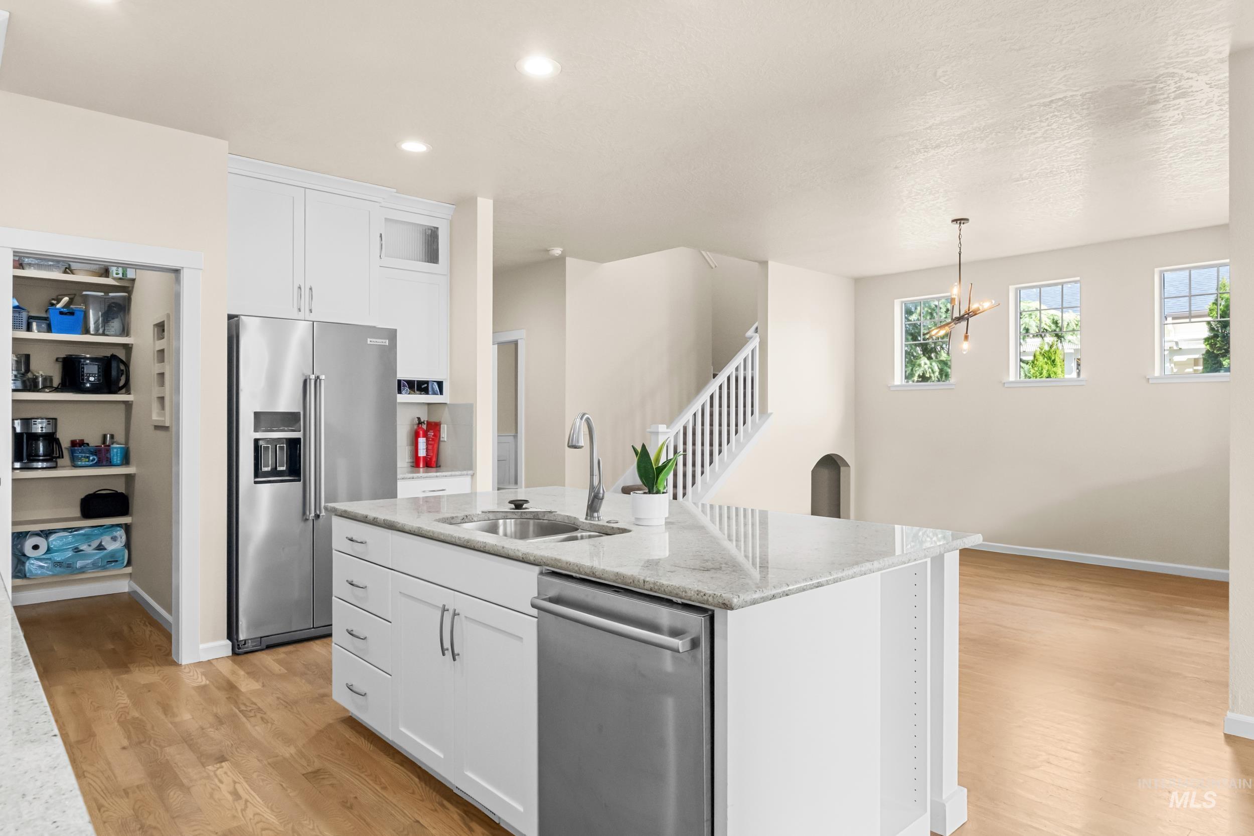 815 W Arnaz, Meridian, Idaho 83646, 5 Bedrooms, 2.5 Bathrooms, Residential For Sale, Price $749,000, 98980506