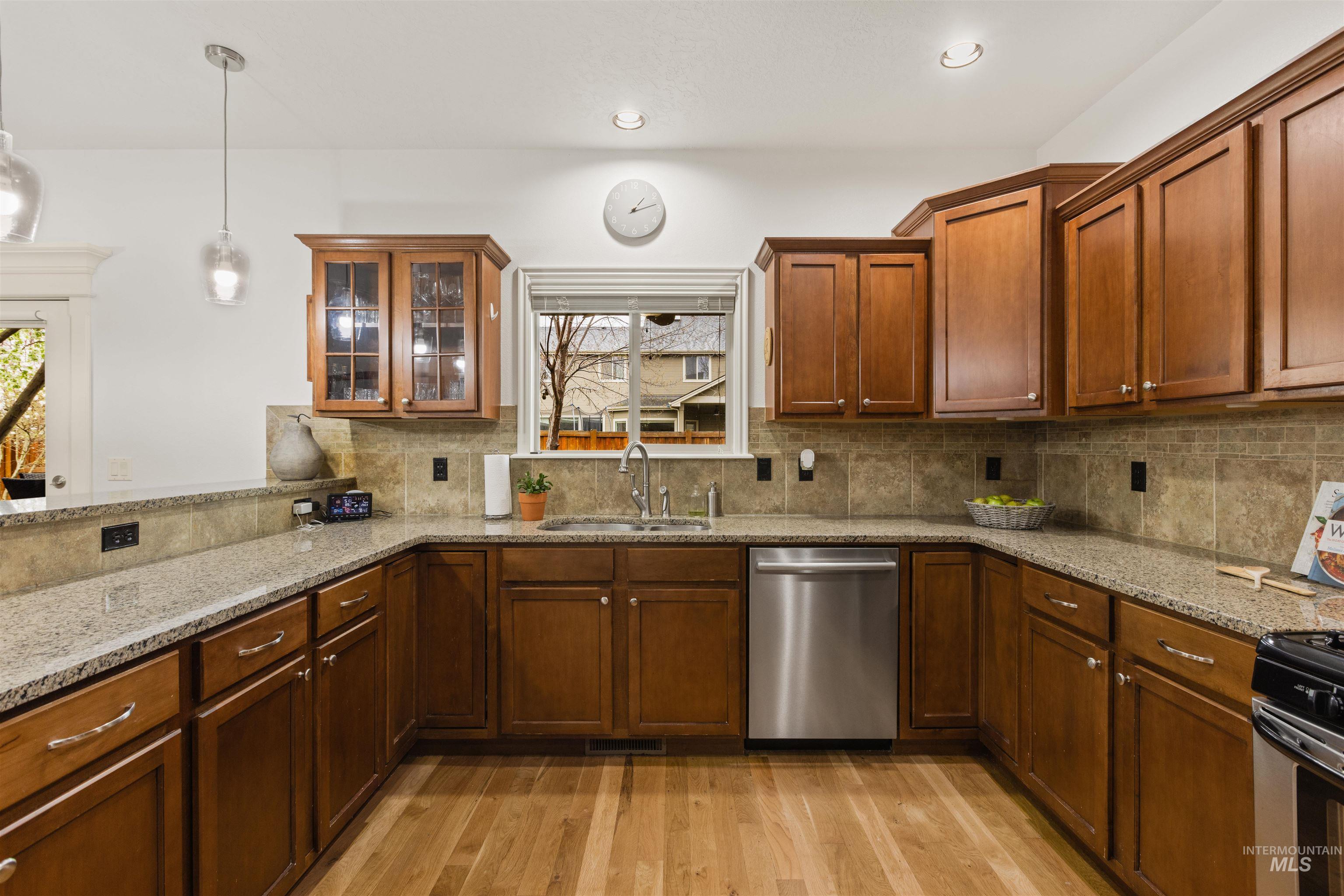 891 E Silver Torch St, Meridian, Idaho 83646, 5 Bedrooms, 2.5 Bathrooms, Residential For Sale, Price $699,000,MLS 98980508