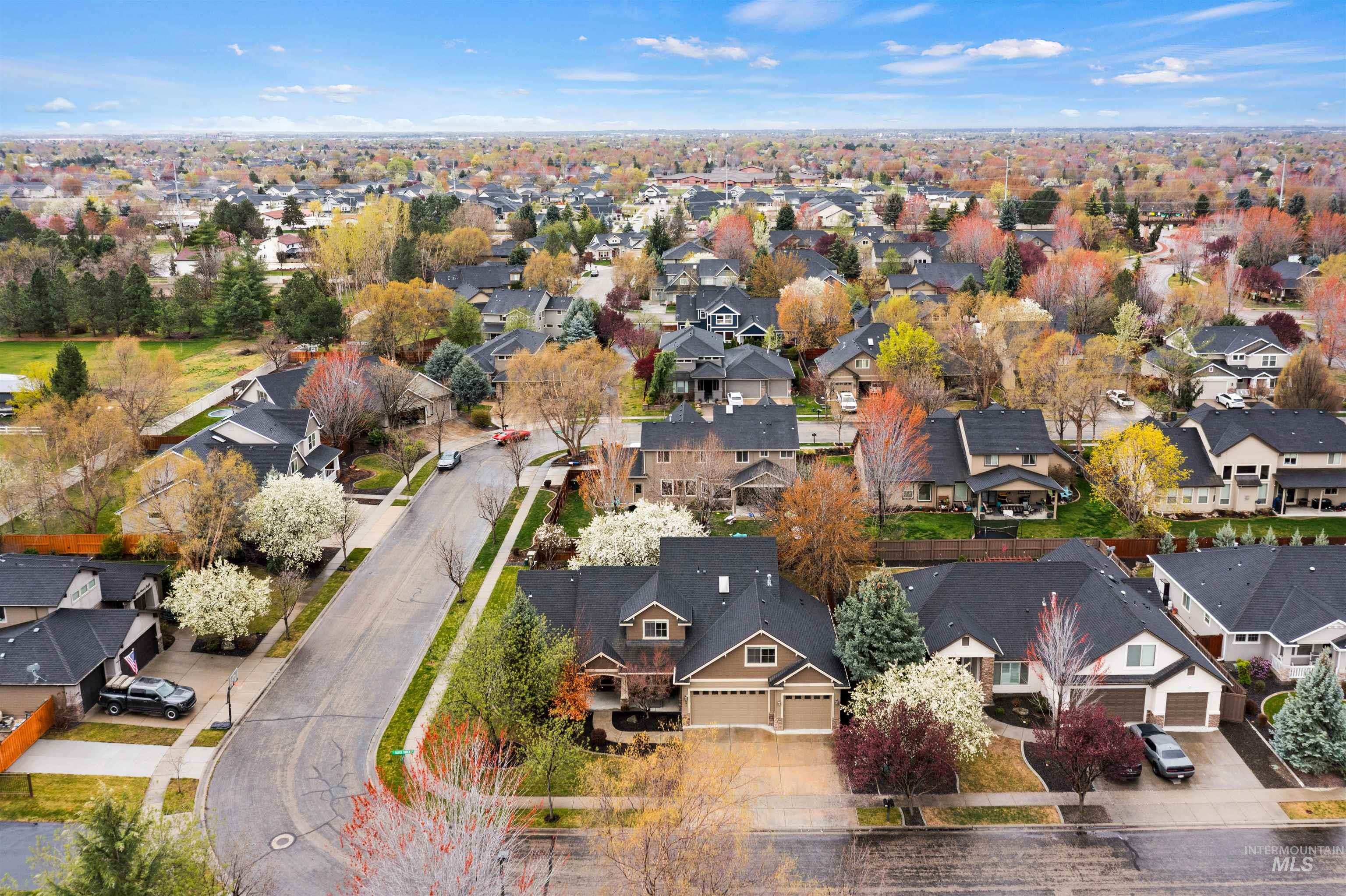 891 E Silver Torch St, Meridian, Idaho 83646, 5 Bedrooms, 2.5 Bathrooms, Residential For Sale, Price $699,000,MLS 98980508