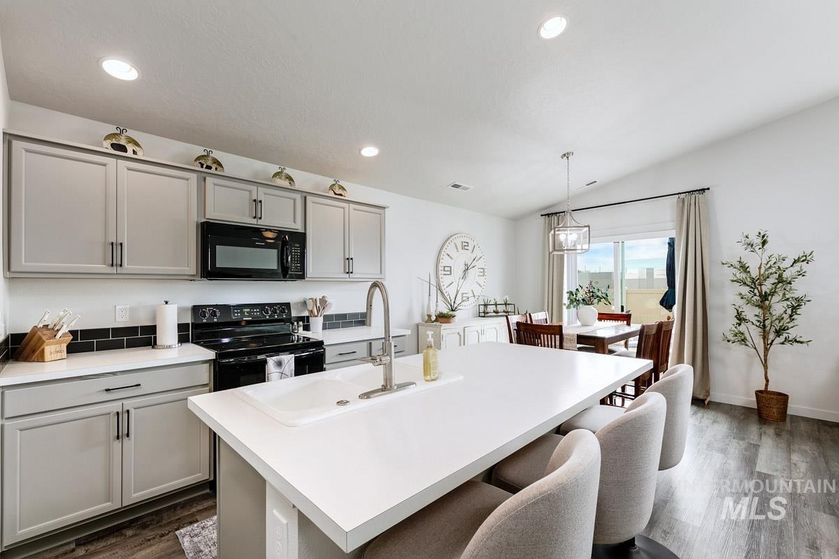 5206 Clearfield Ct, Caldwell, Idaho 83605, 3 Bedrooms, 2 Bathrooms, Residential For Sale, Price $414,900,MLS 98980514