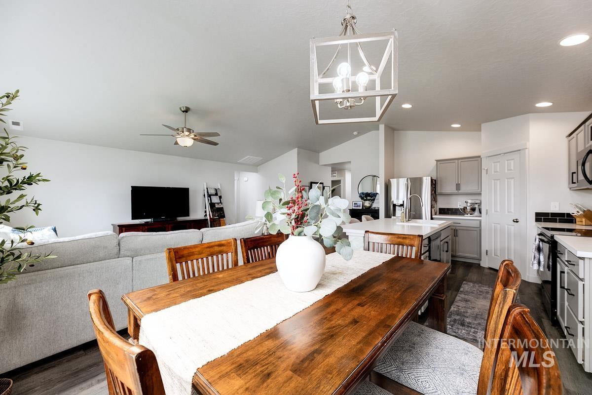 5206 Clearfield Ct, Caldwell, Idaho 83605, 3 Bedrooms, 2 Bathrooms, Residential For Sale, Price $414,900,MLS 98980514