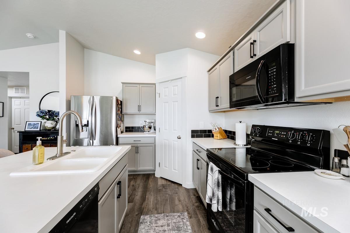 5206 Clearfield Ct, Caldwell, Idaho 83605, 3 Bedrooms, 2 Bathrooms, Residential For Sale, Price $414,900,MLS 98980514