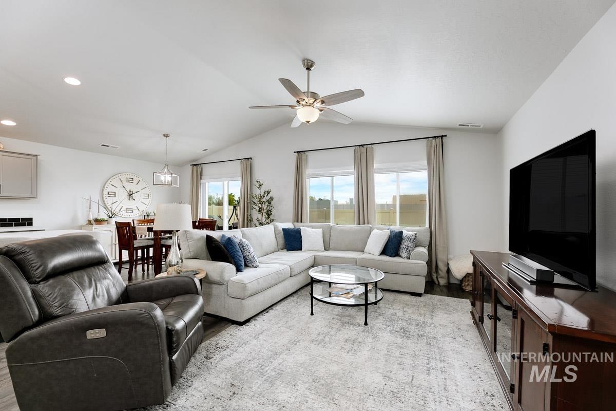 5206 Clearfield Ct, Caldwell, Idaho 83605, 3 Bedrooms, 2 Bathrooms, Residential For Sale, Price $414,900,MLS 98980514