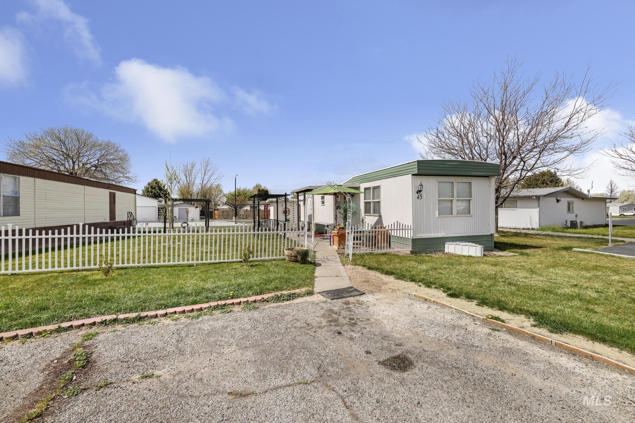198 South Hills Rd, Twin Falls, Idaho 83301, 2 Bedrooms, 1 Bathroom, Residential For Sale, Price $55,000, 98980519