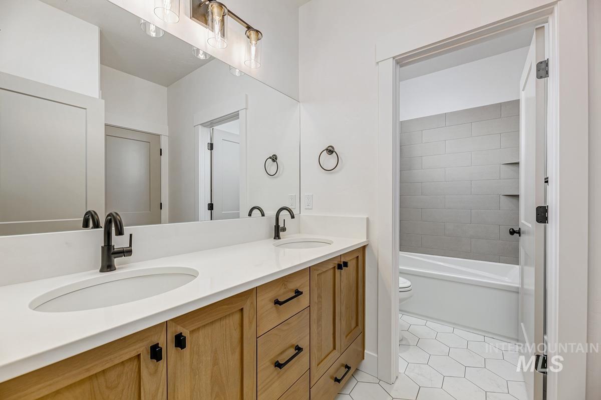 21726 Appaloosa Ave, Star, Idaho 83669, 4 Bedrooms, 3.5 Bathrooms, Residential For Sale, Price $1,127,044,MLS 98980520