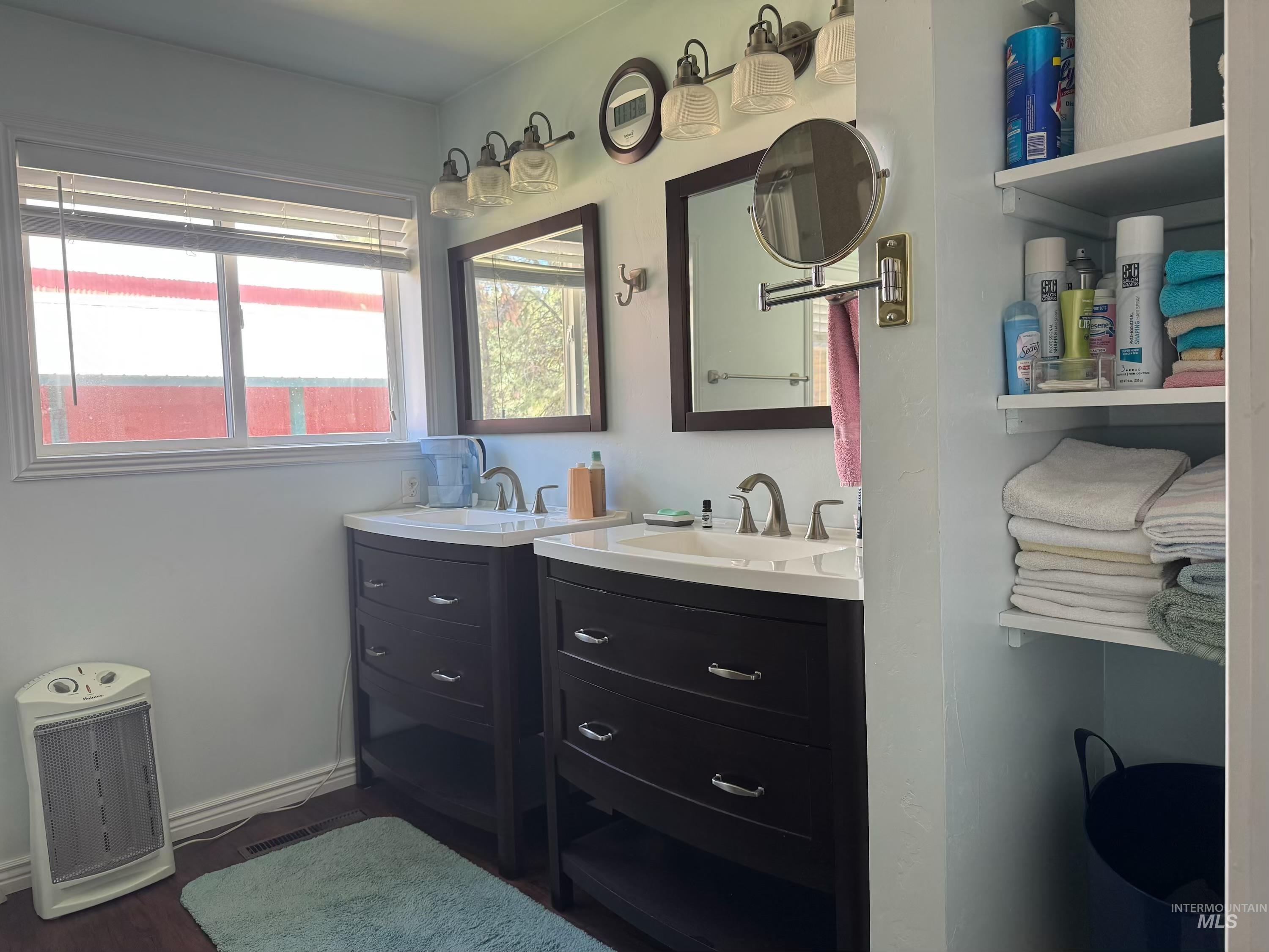 643 S Main Street, Cascade, Idaho 83611, 3 Bedrooms, 3 Bathrooms, Residential For Sale, Price $679,000, 98980524