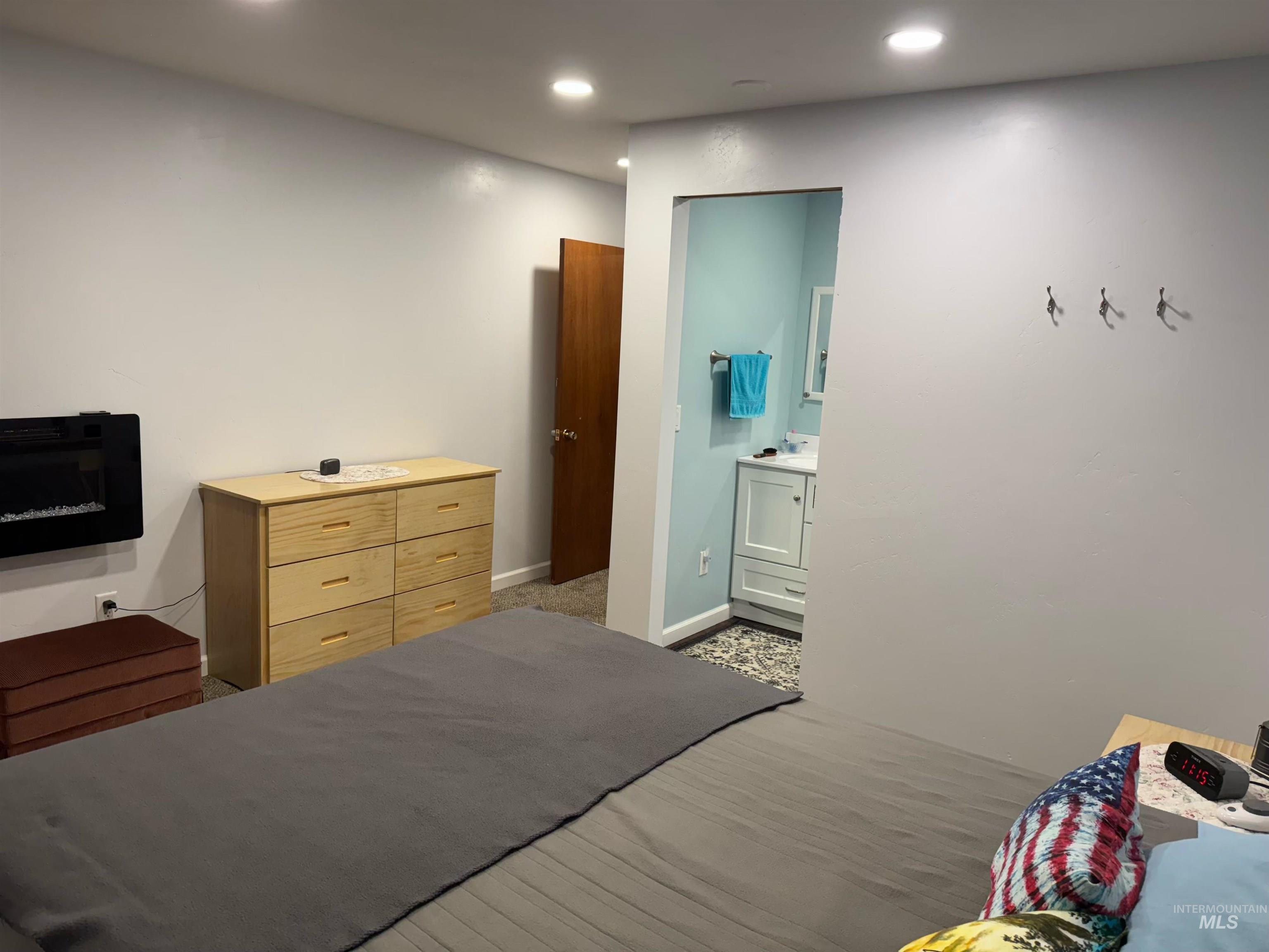 643 S Main Street, Cascade, Idaho 83611, 3 Bedrooms, 3 Bathrooms, Residential For Sale, Price $679,000, 98980524