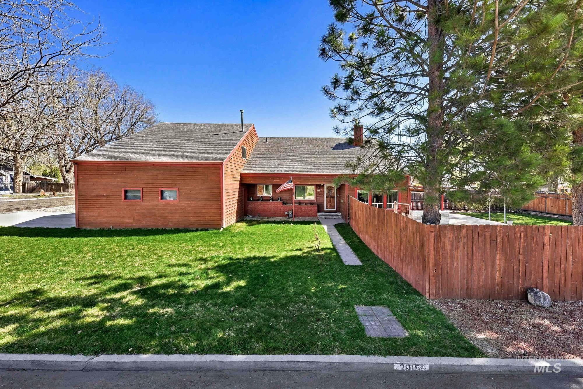 2015 Washington Ave, Caldwell, Idaho 83605, 6 Bedrooms, 4 Bathrooms, Residential For Sale, Price $489,000, 98980525