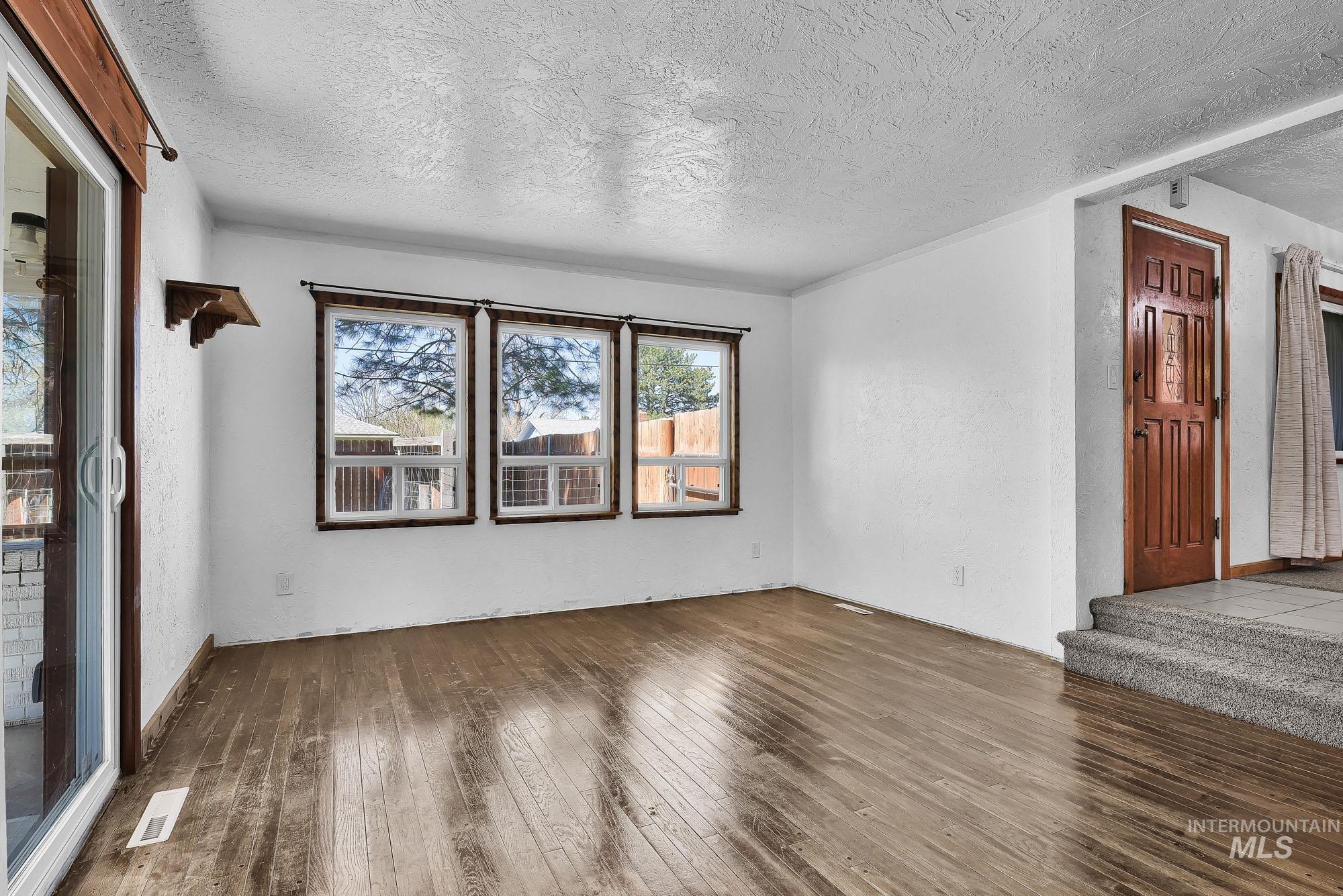 2015 Washington Ave, Caldwell, Idaho 83605, 6 Bedrooms, 4 Bathrooms, Residential For Sale, Price $489,000, 98980525