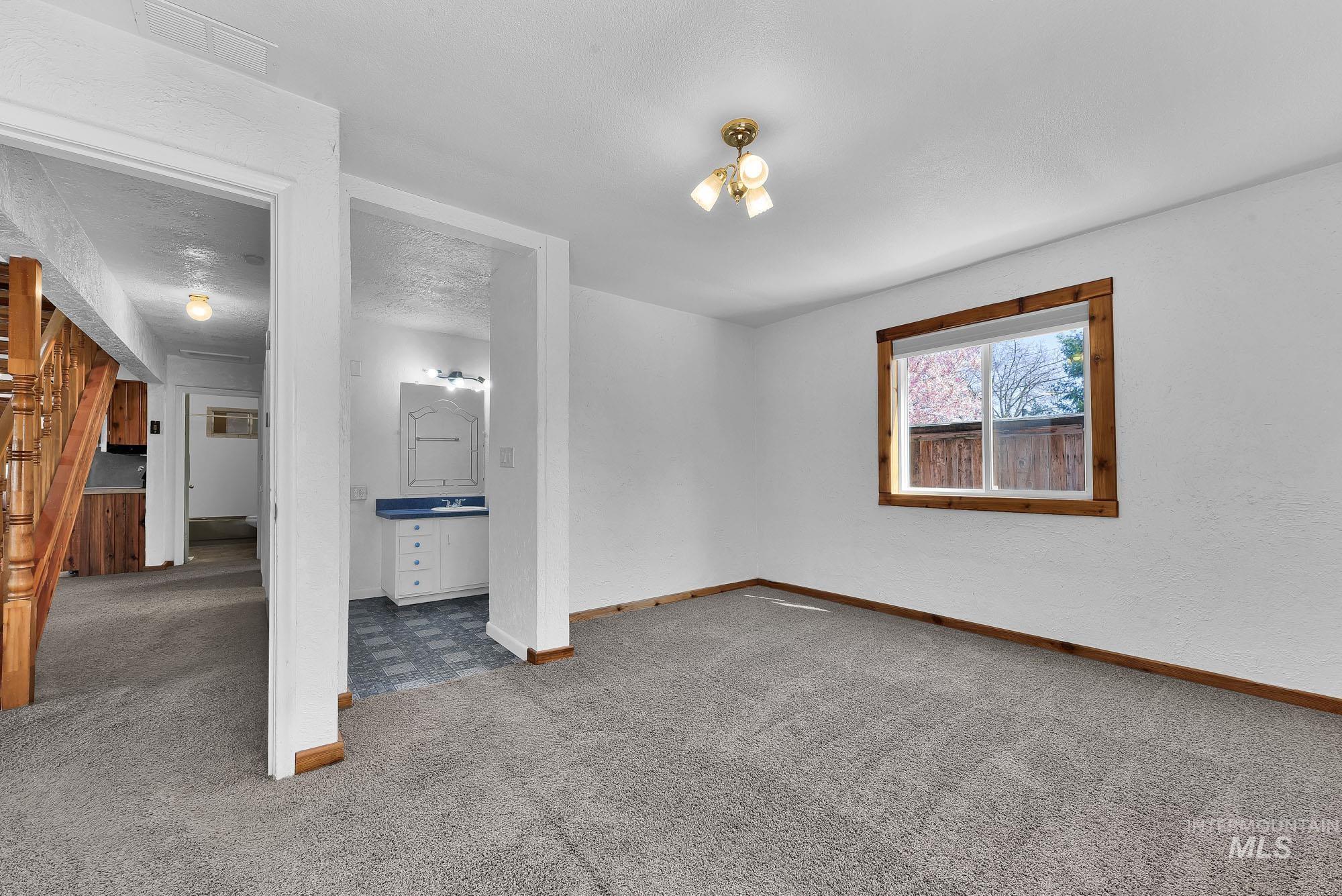 2015 Washington Ave, Caldwell, Idaho 83605, 6 Bedrooms, 4 Bathrooms, Residential For Sale, Price $489,000, 98980525